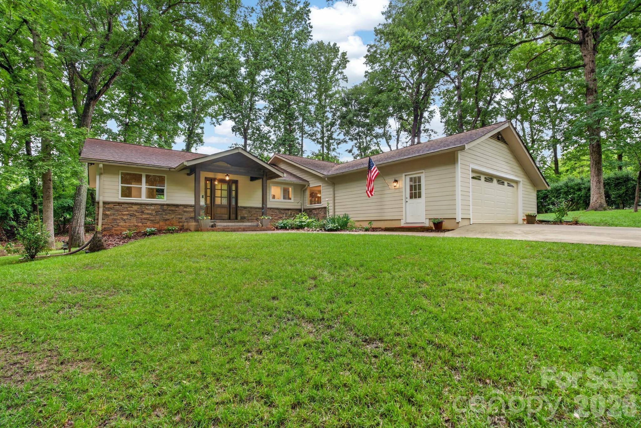64 Timberidge DR, Clover, SC 29710