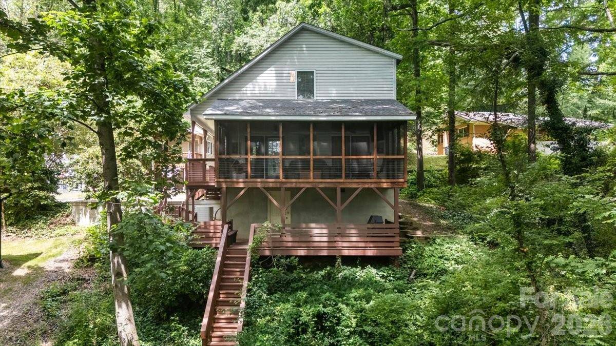 122 Arnold HTS, Waynesville, NC 28786