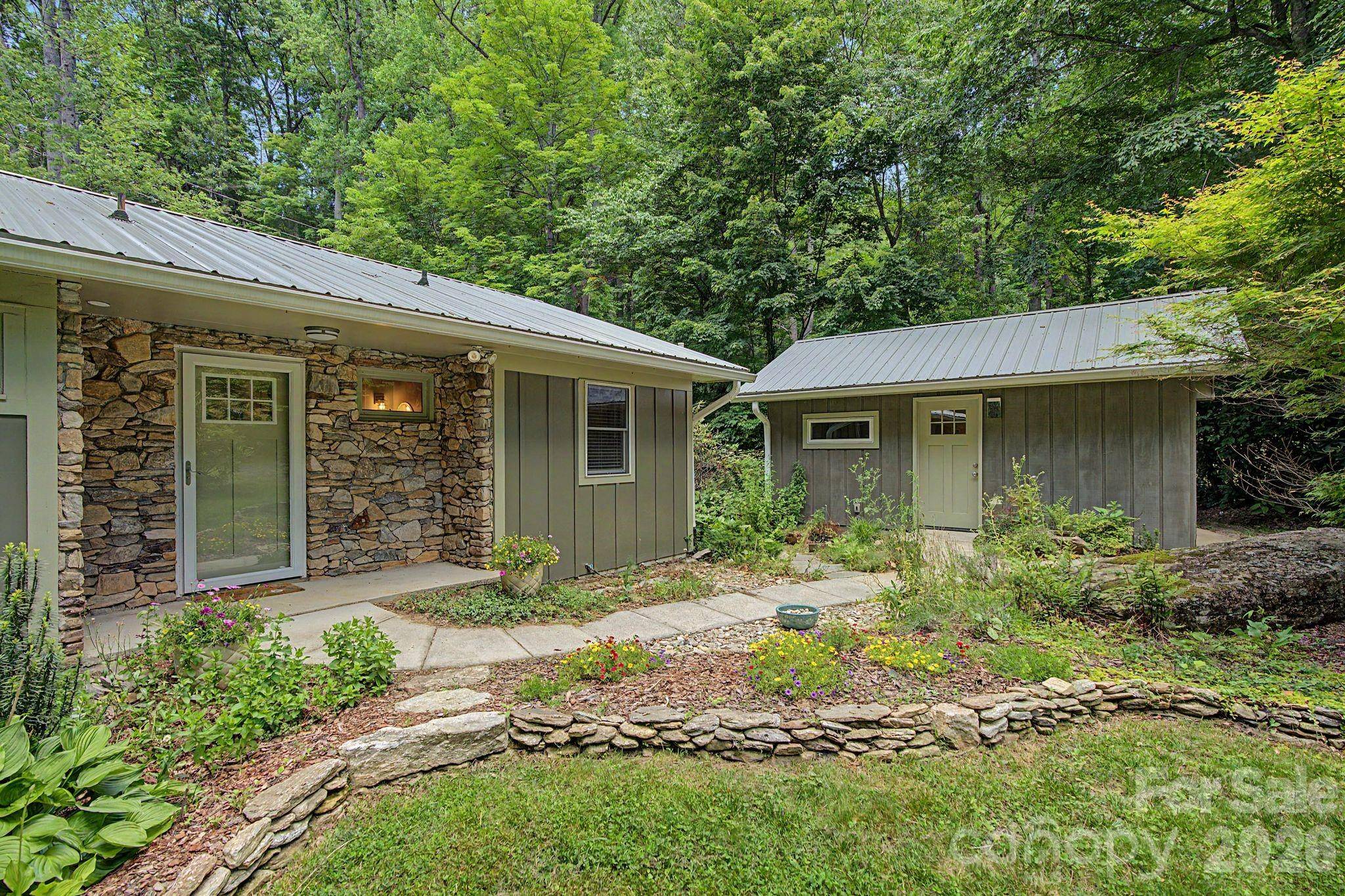 878 Garren Creek RD, Fairview, NC 28730