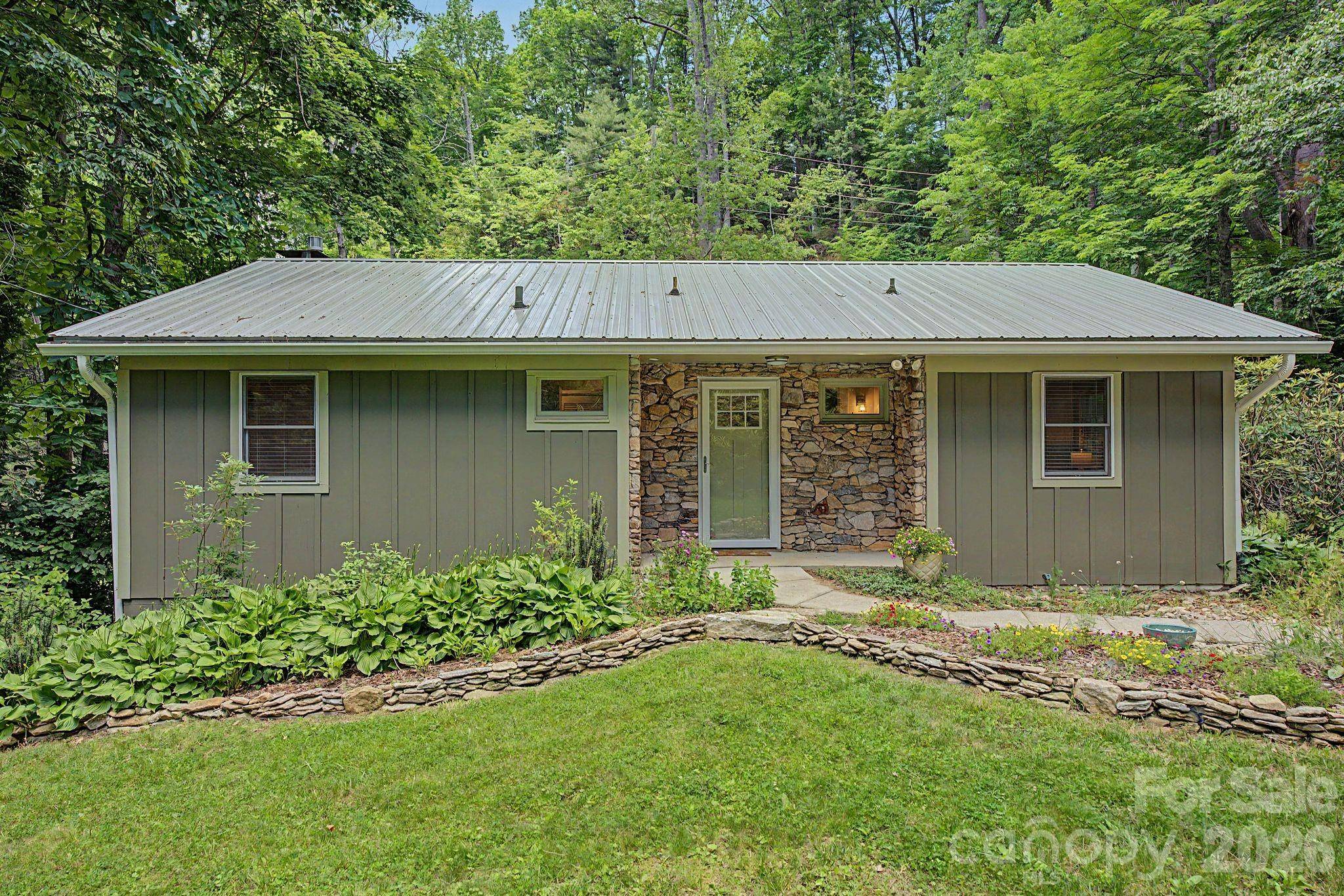 878 Garren Creek RD, Fairview, NC 28730