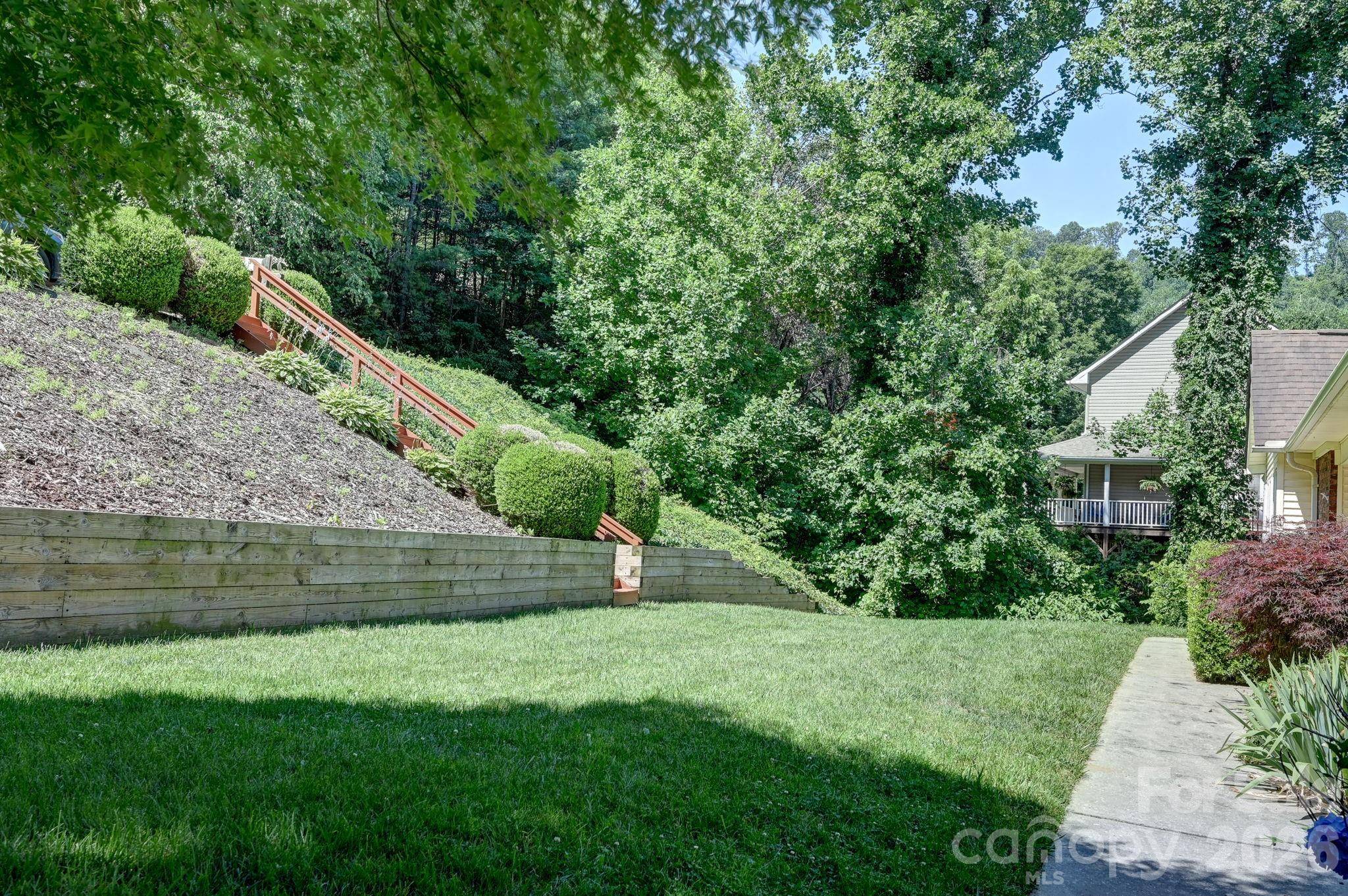 31 Surrey RUN, Asheville, NC 28803