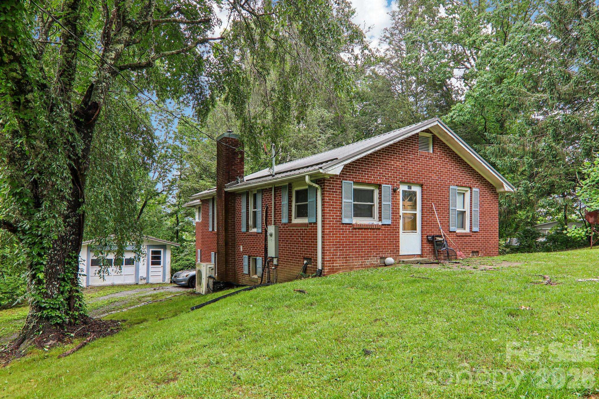 677 Mount Olivet RD, Zirconia, NC 28790