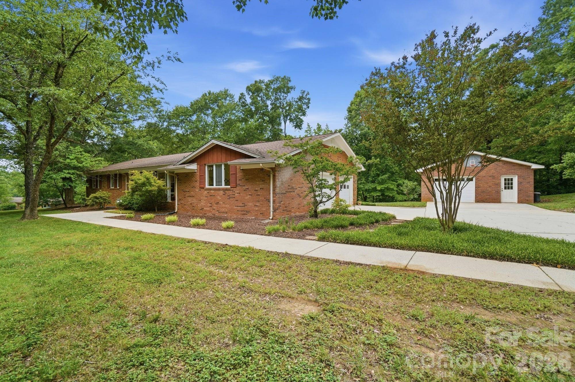 201 Hickory Hill LN, Stanley, NC 28164