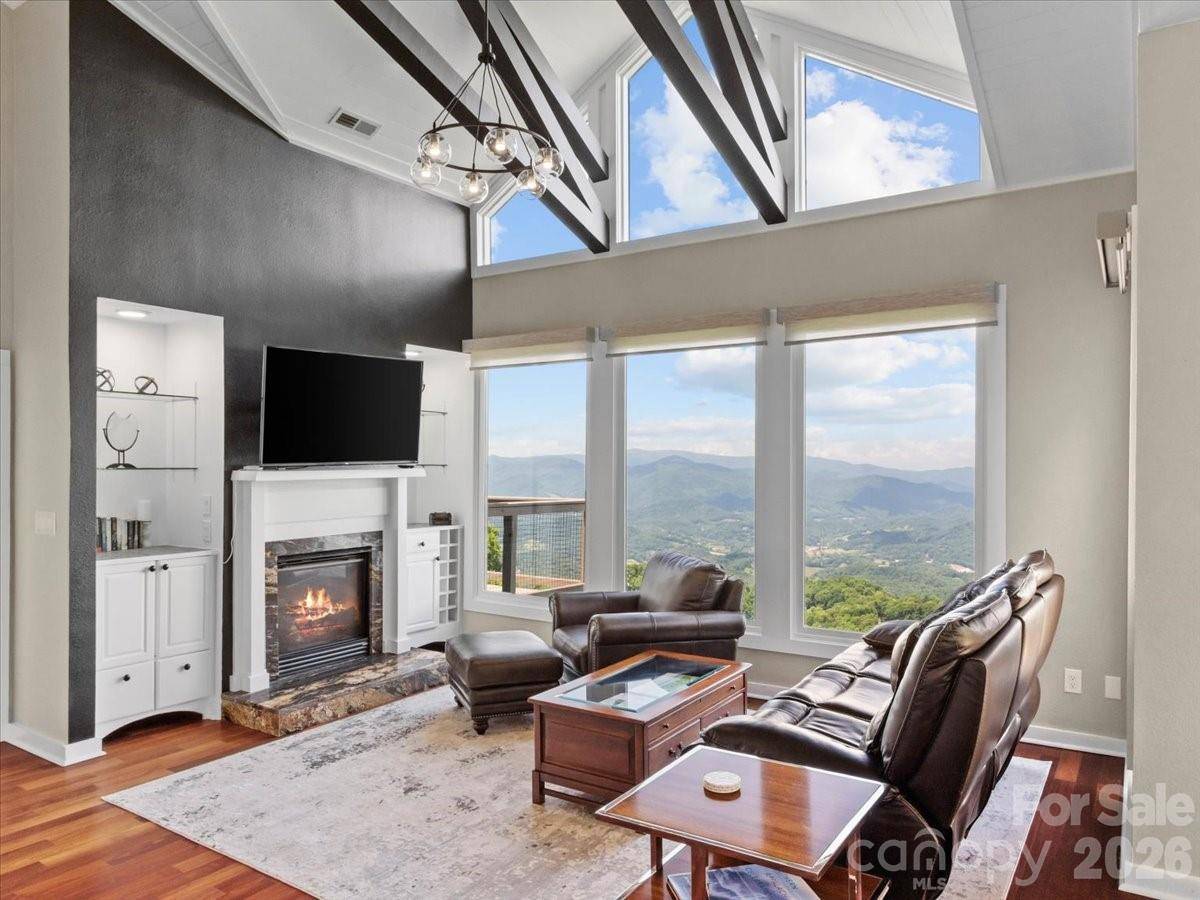 30 Club Villa CT #B2, Burnsville, NC 28714