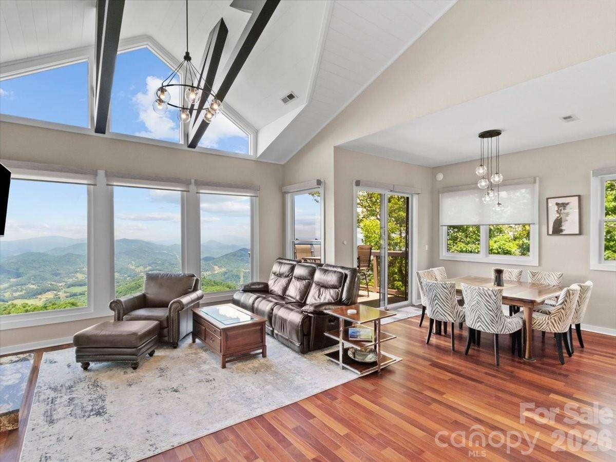 30 Club Villa CT #B2, Burnsville, NC 28714