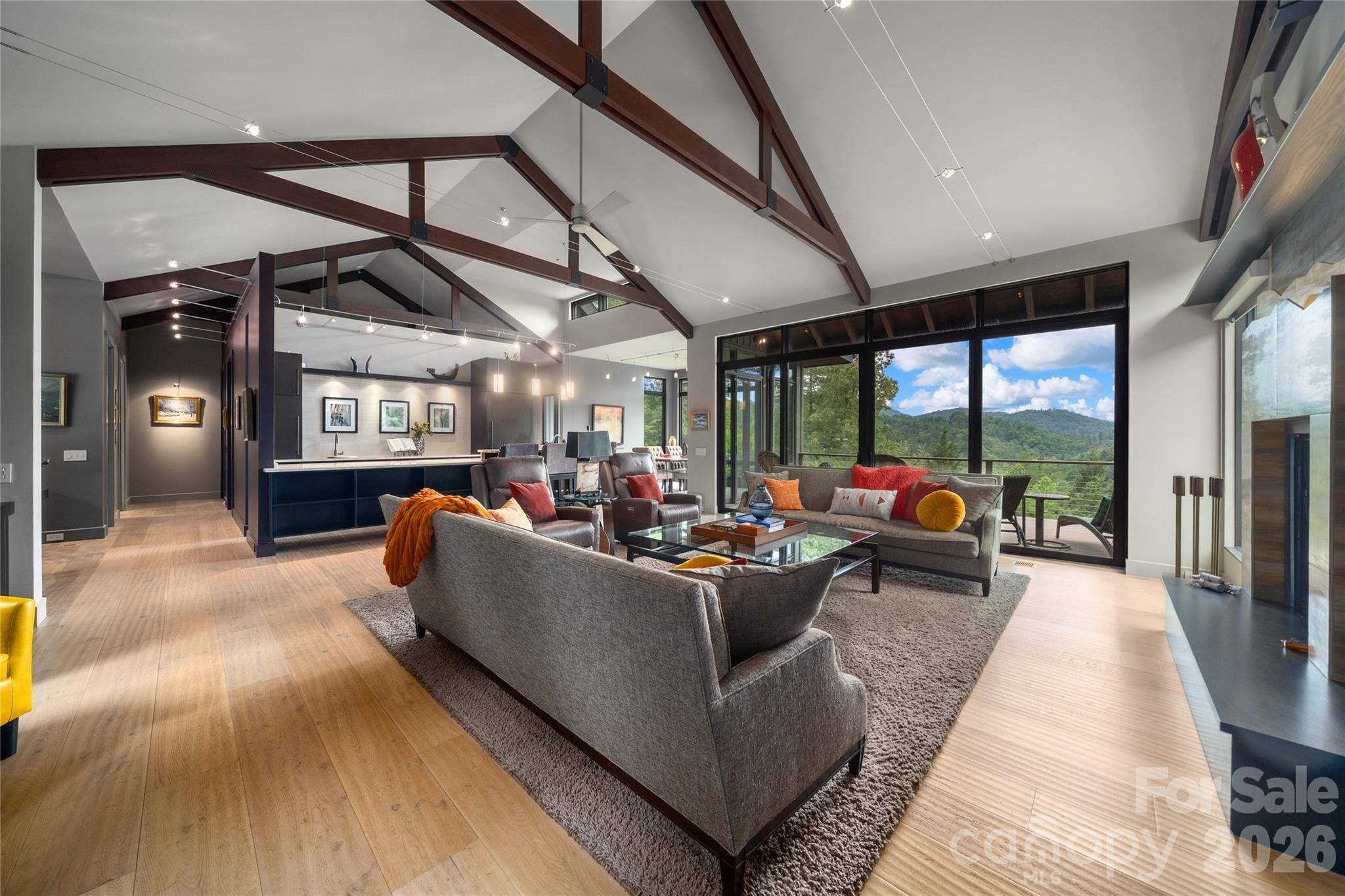 257 Bear Landing DR, Hendersonville, NC 28792