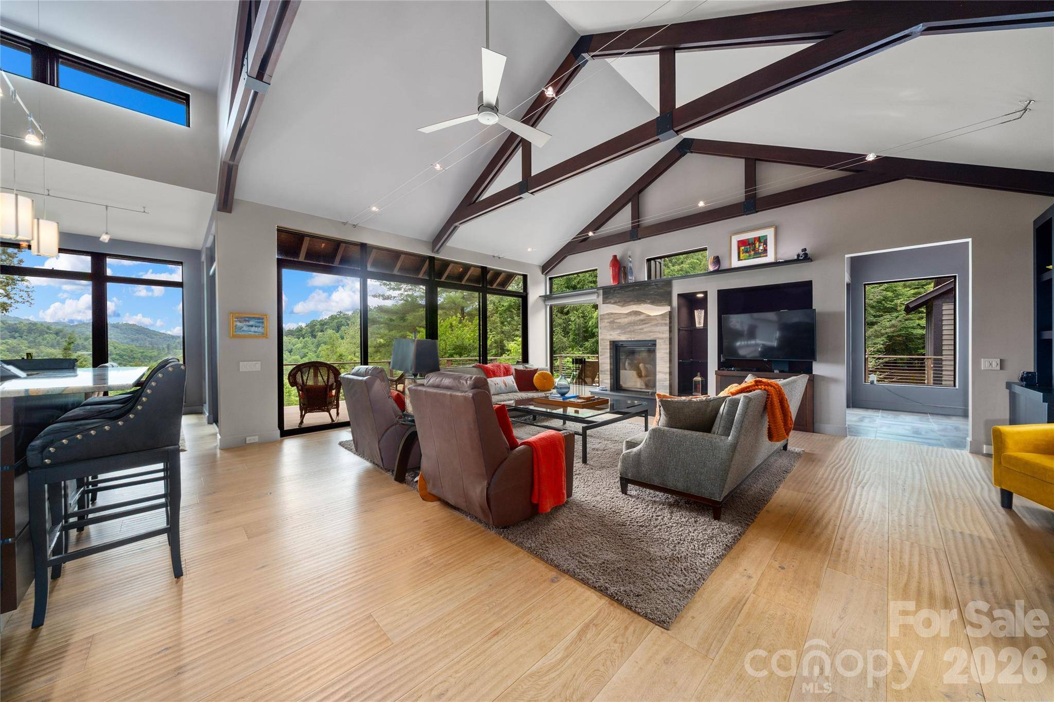 257 Bear Landing DR, Hendersonville, NC 28792