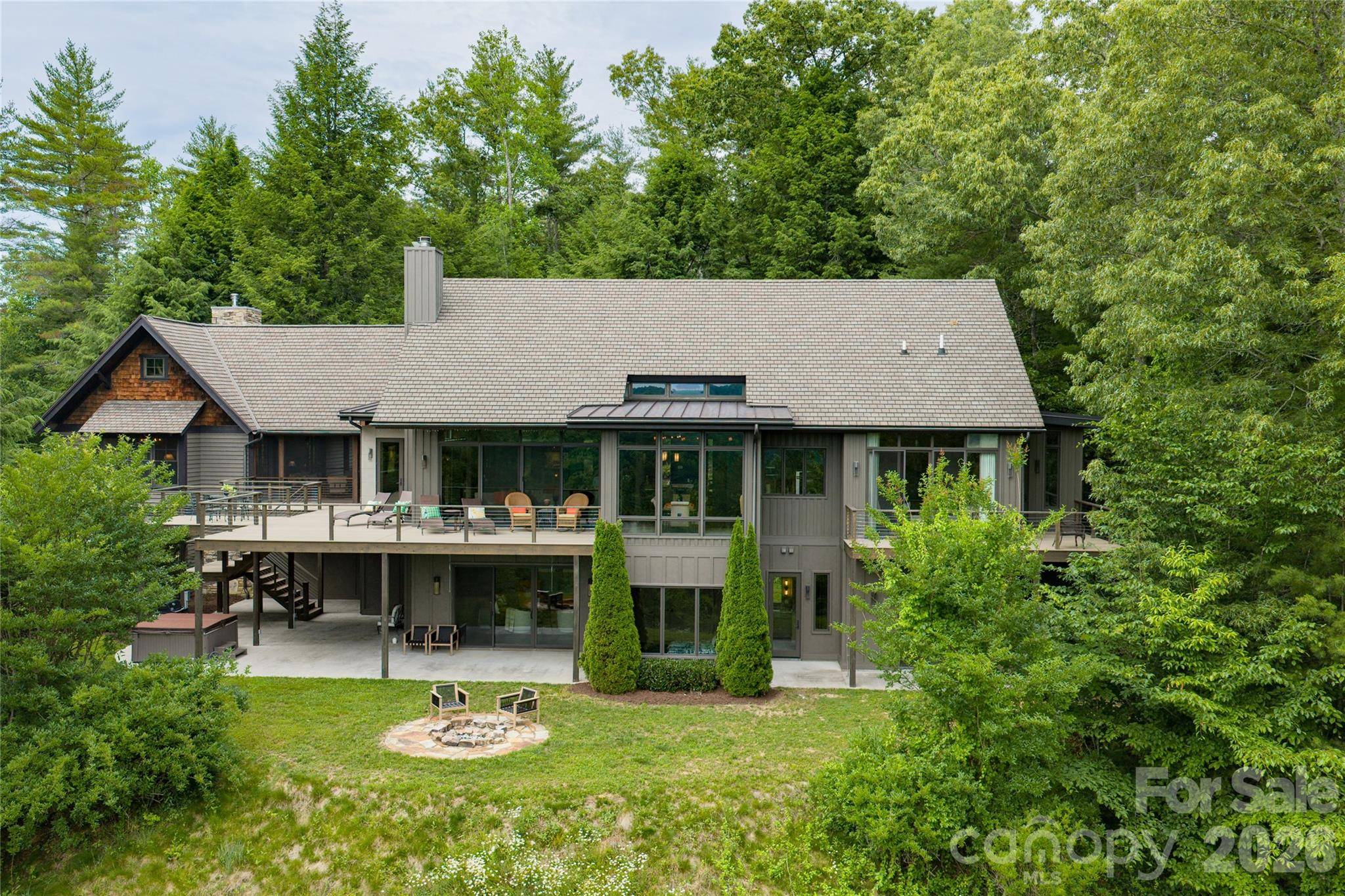 257 Bear Landing DR, Hendersonville, NC 28792