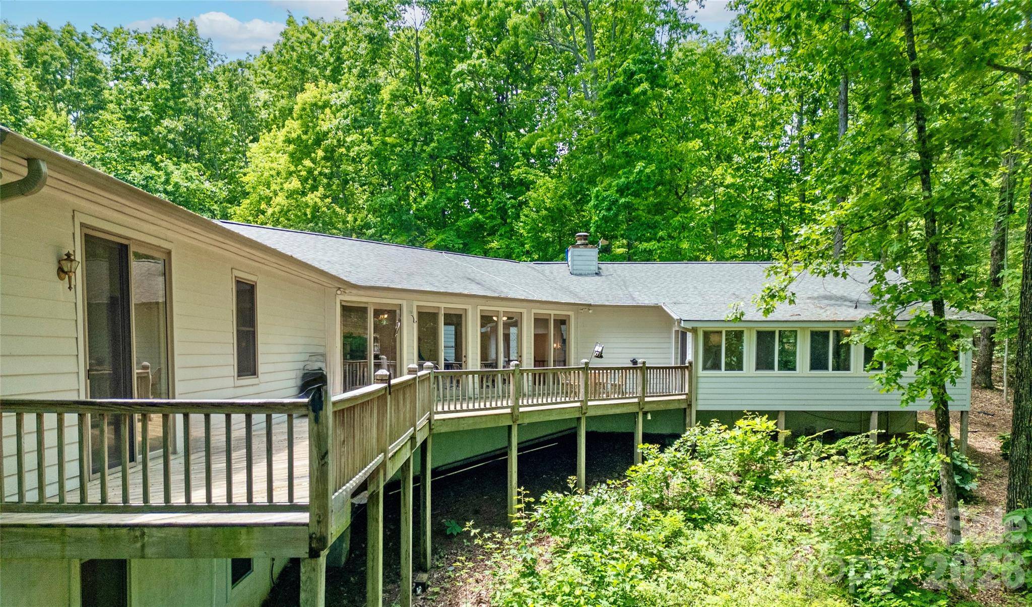 154 Chestnut LN, Cedar Mountain, NC 28718
