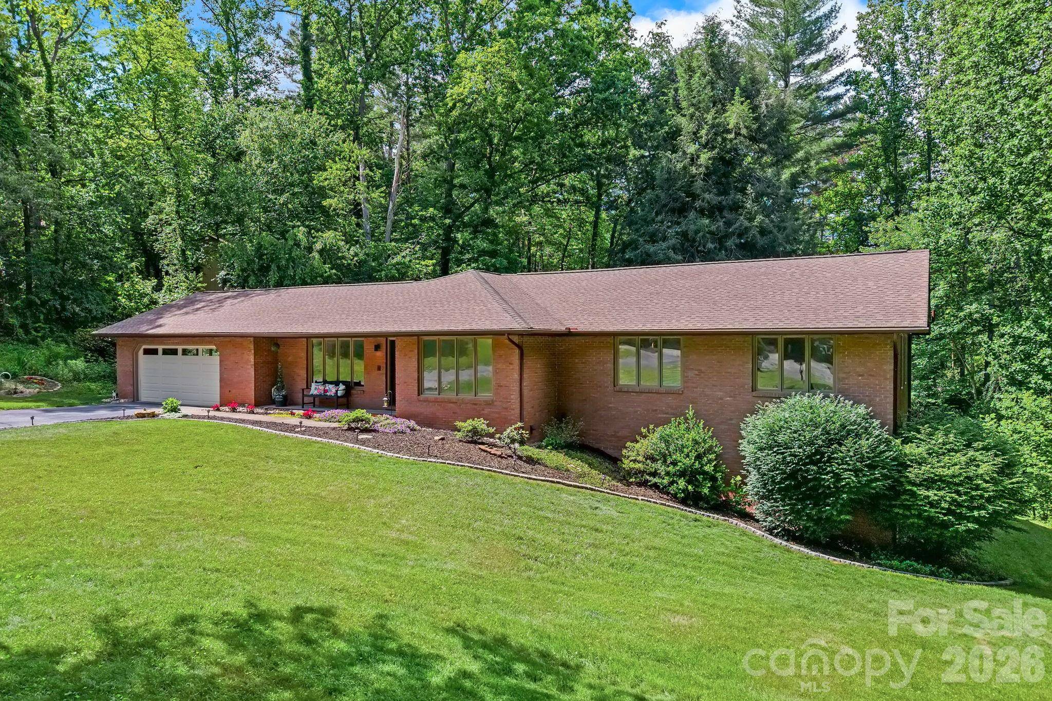 11 Grenadier CT, Candler, NC 28715