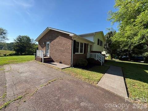 122 Wallace ST, Boonville, NC 27011