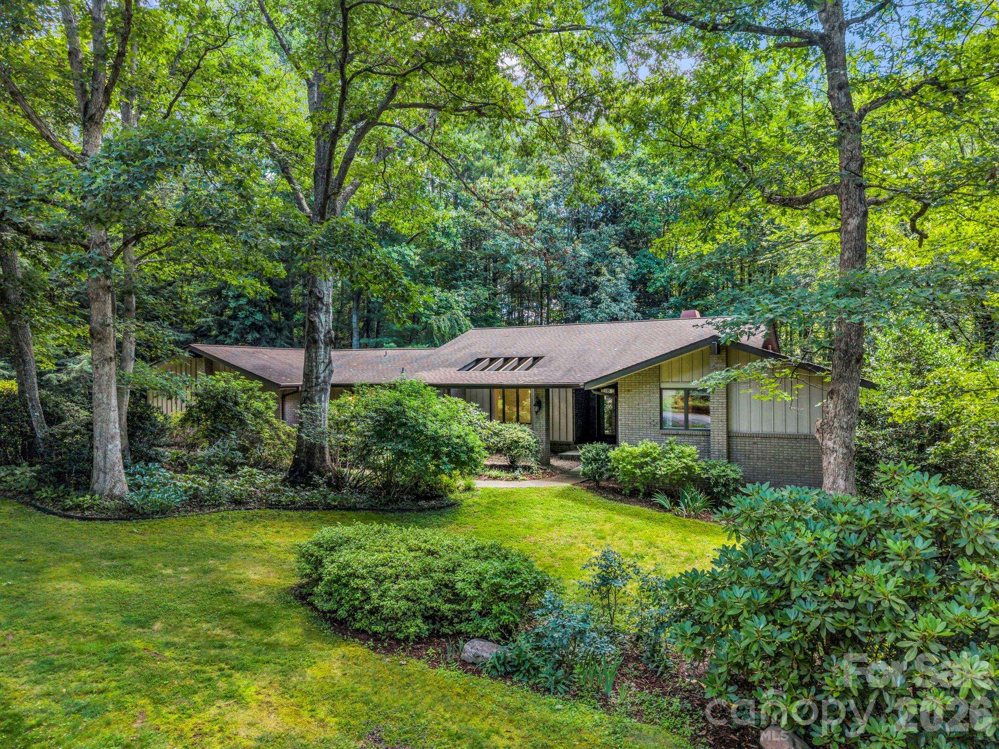 115 Woodhaven DR, Hendersonville, NC 28739