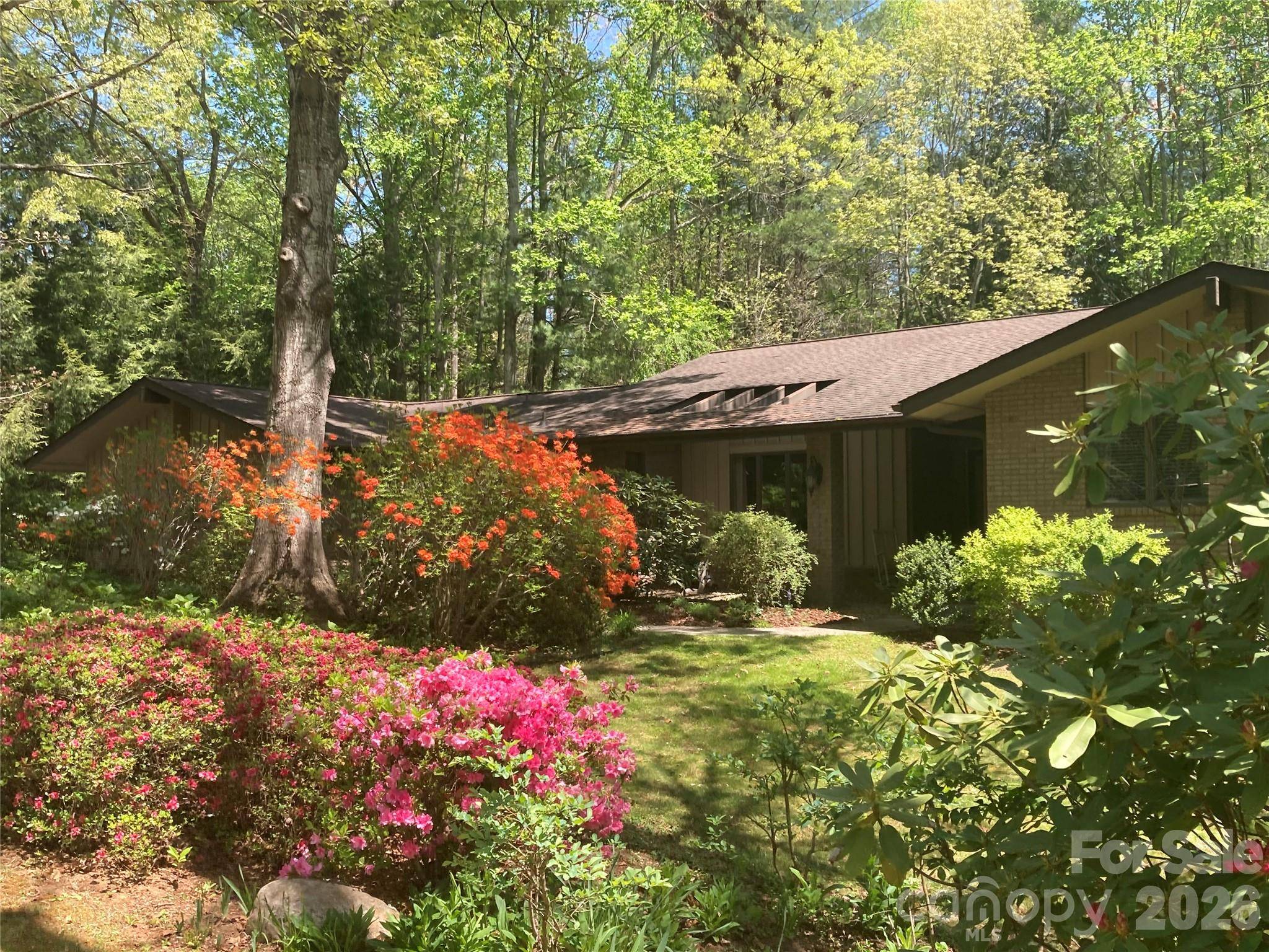 115 Woodhaven DR, Hendersonville, NC 28739