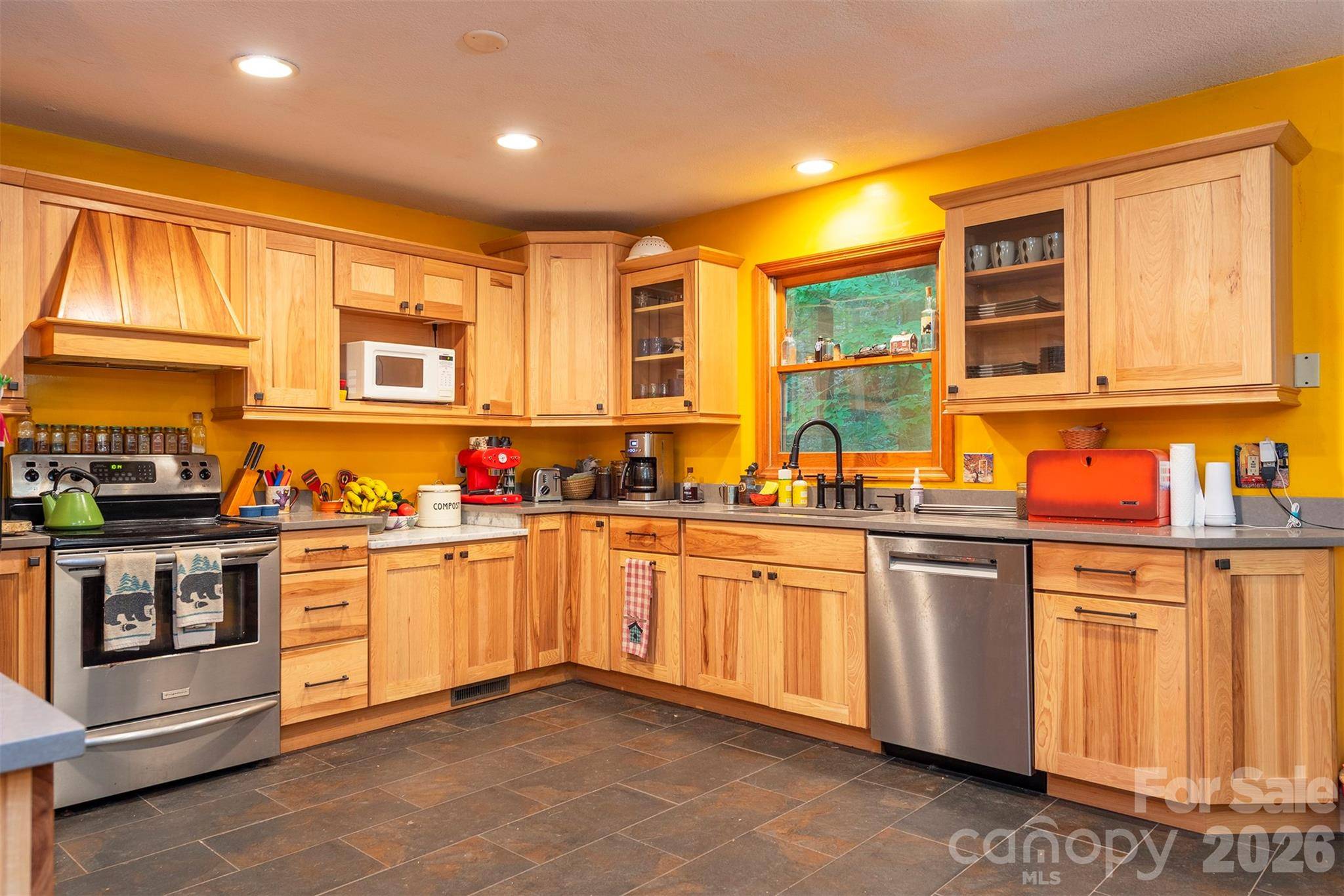 23 Hunting Lodge DR, Black Mountain, NC 28711