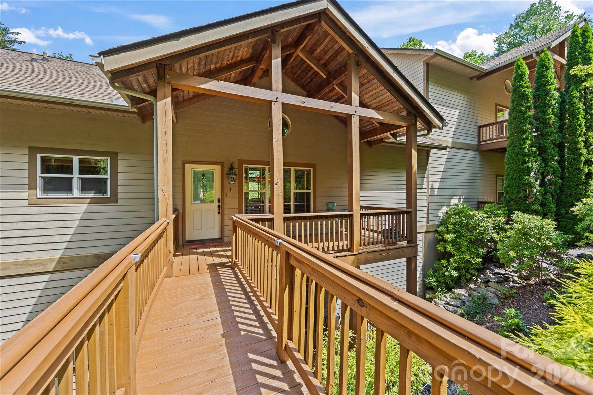 226 Sawgrass DR, Whittier, NC 28789