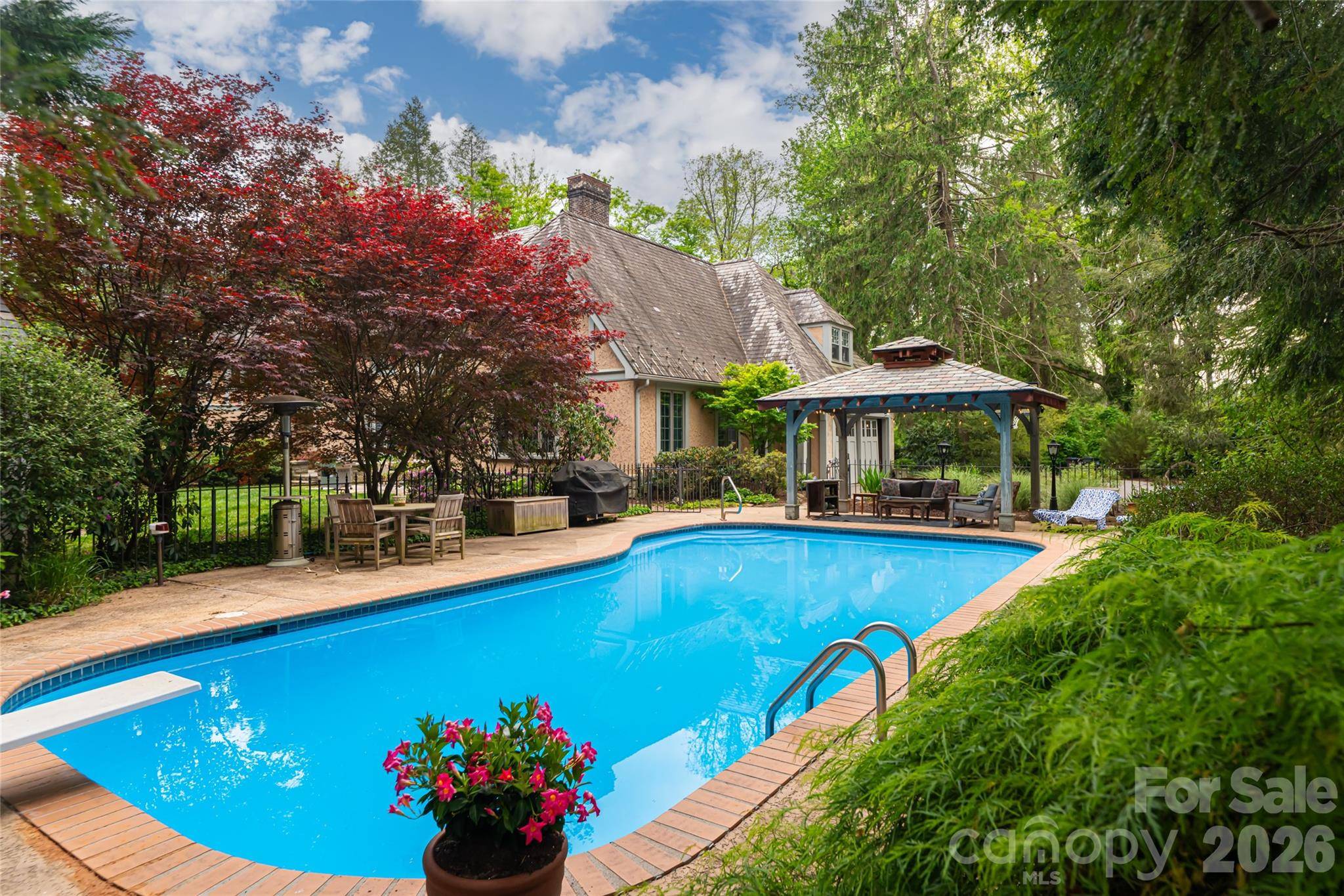 334 Vanderbilt RD, Biltmore Forest, NC 28803