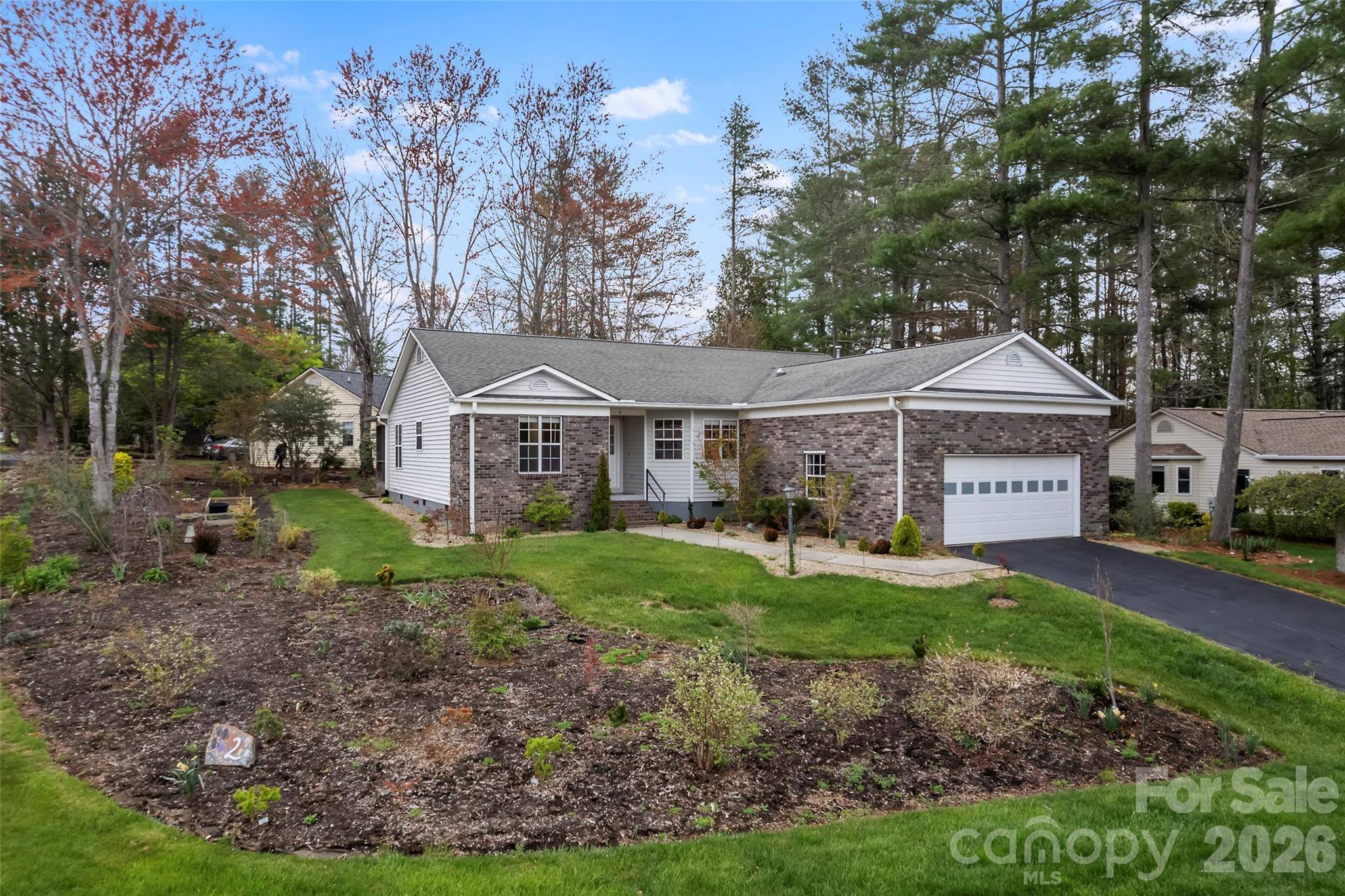 2 Manakiki CT, Etowah, NC 28729