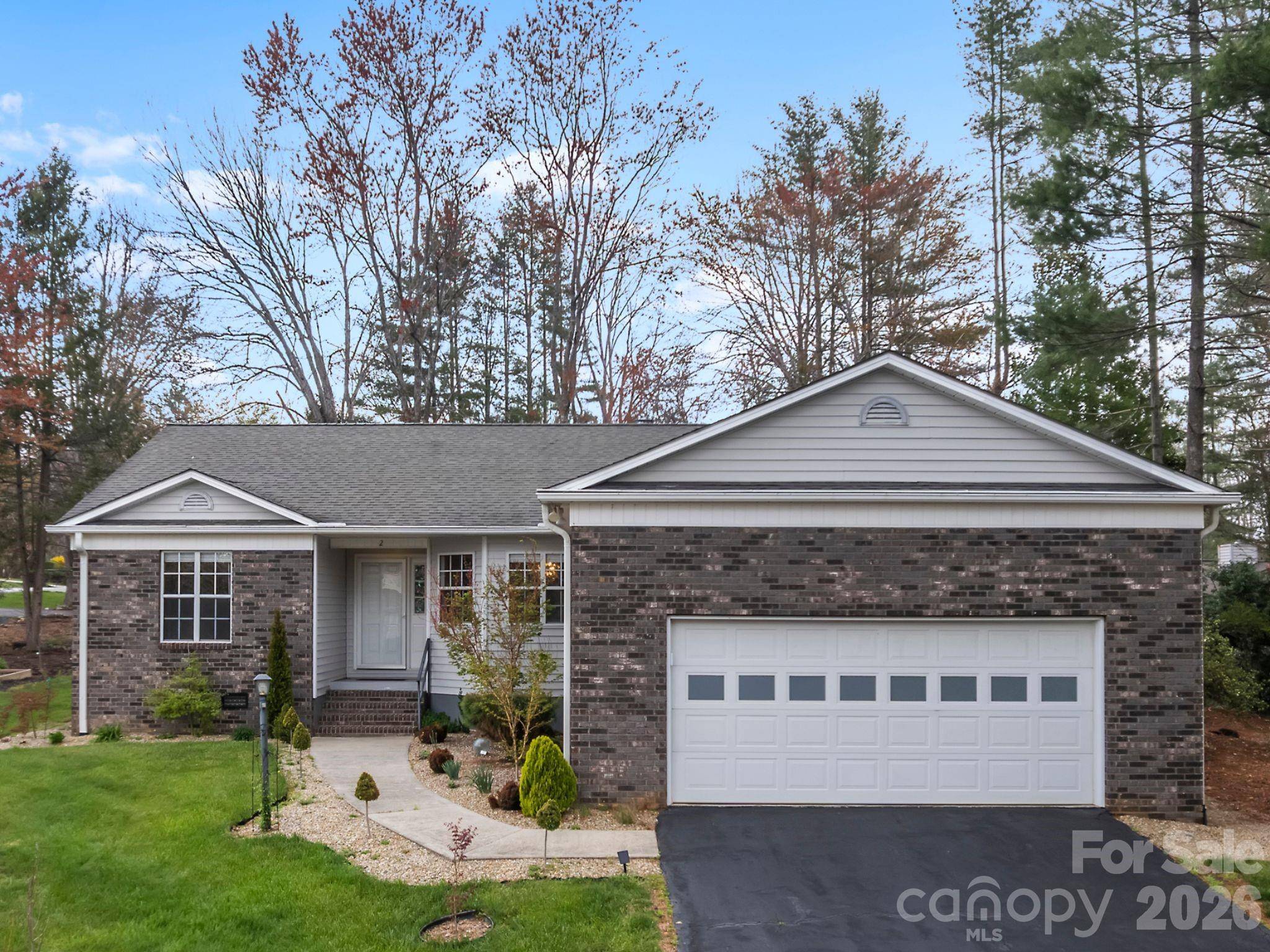 2 Manakiki CT, Etowah, NC 28729