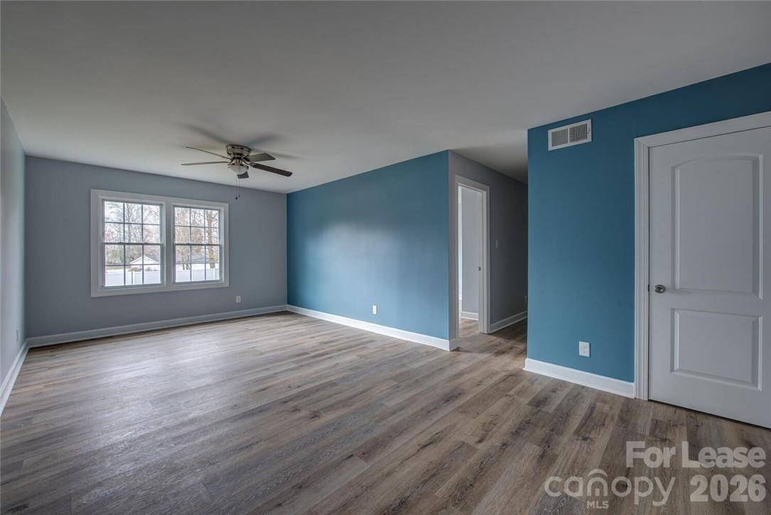 1048 Avondale RD #17, Lowell, NC 28098