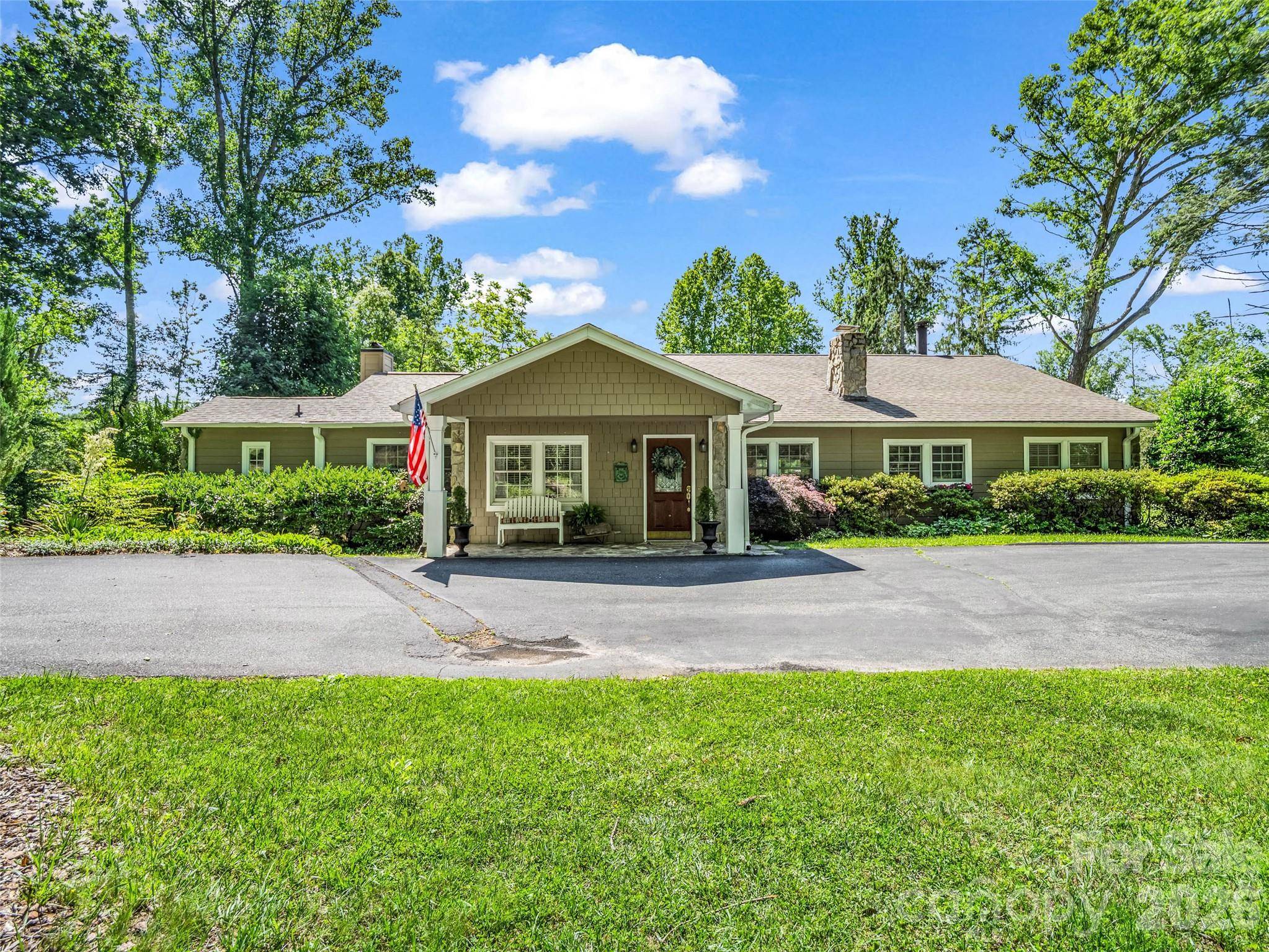 52 Forest RD, Asheville, NC 28803