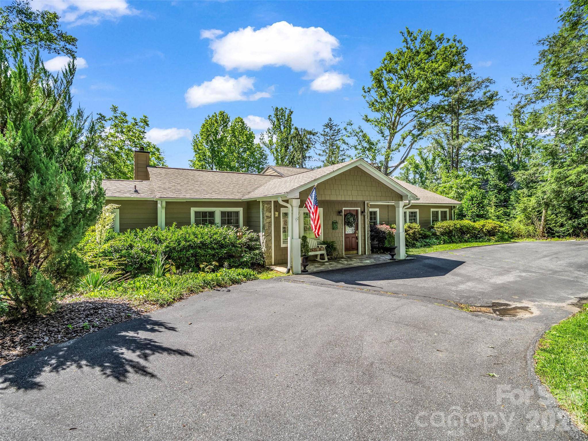 52 Forest RD, Asheville, NC 28803