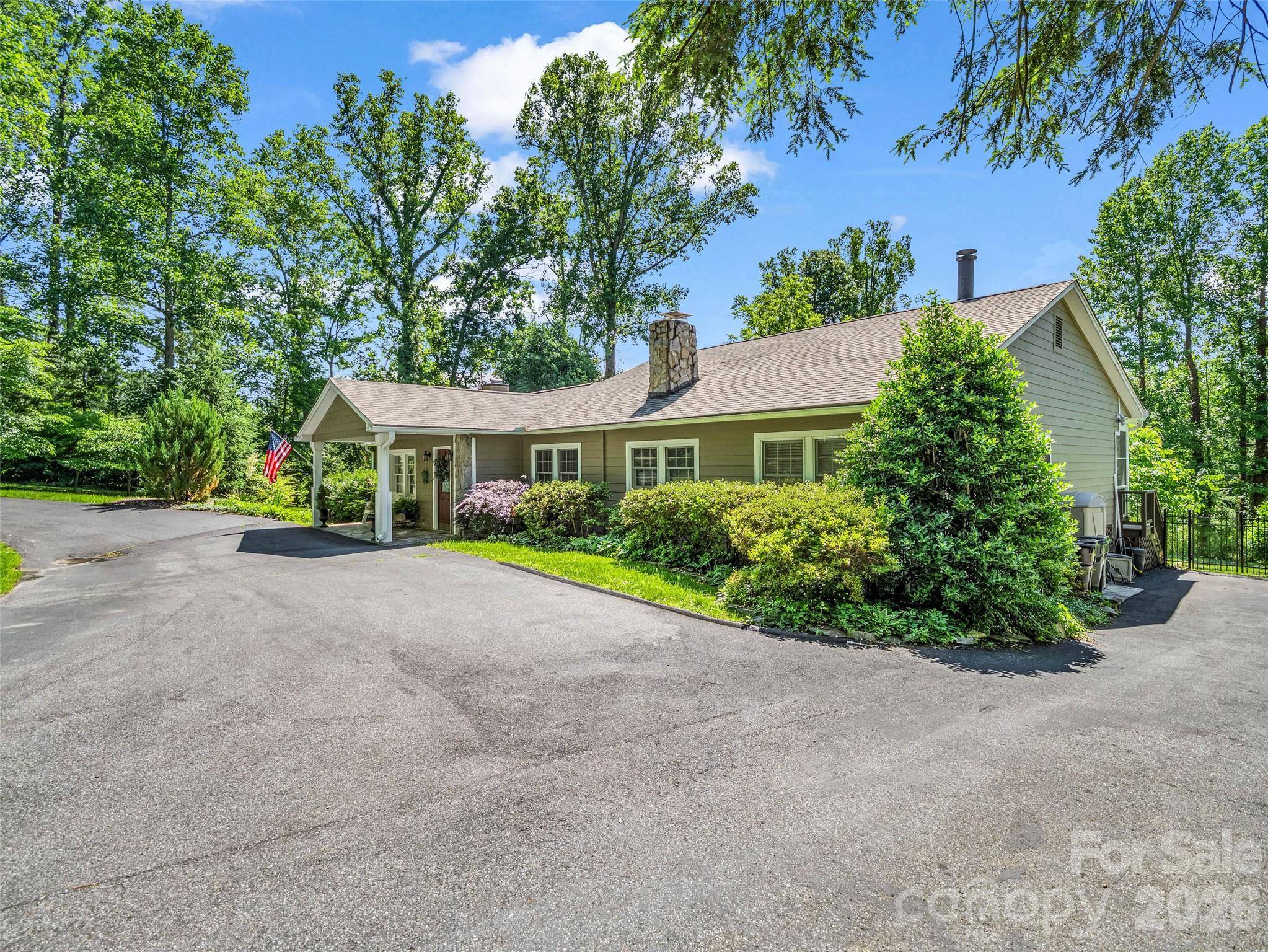 52 Forest RD, Asheville, NC 28803