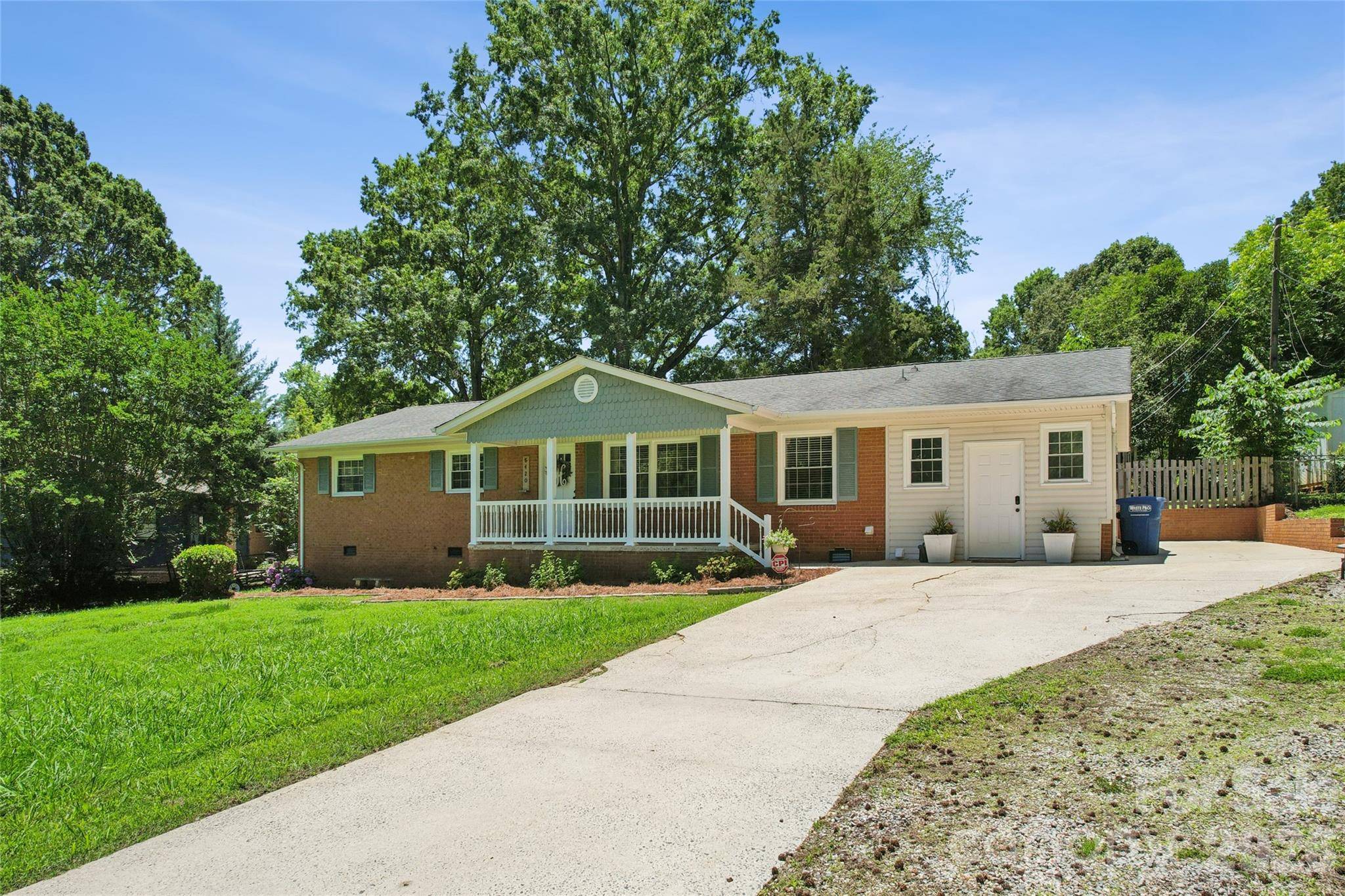 8420 Wilson Woods DR, Charlotte, NC 28227