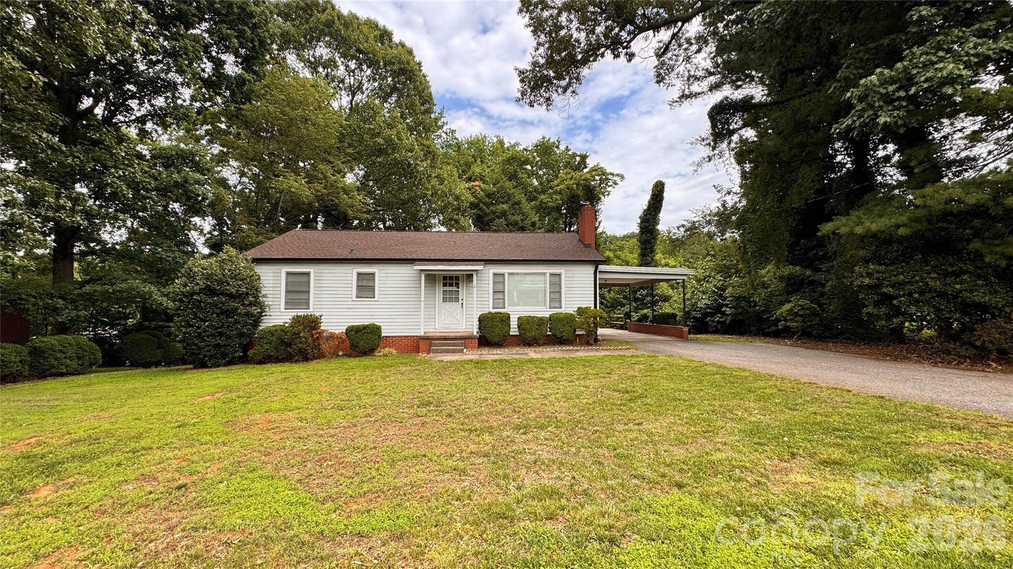 690 Brookdale DR, Statesville, NC 28677