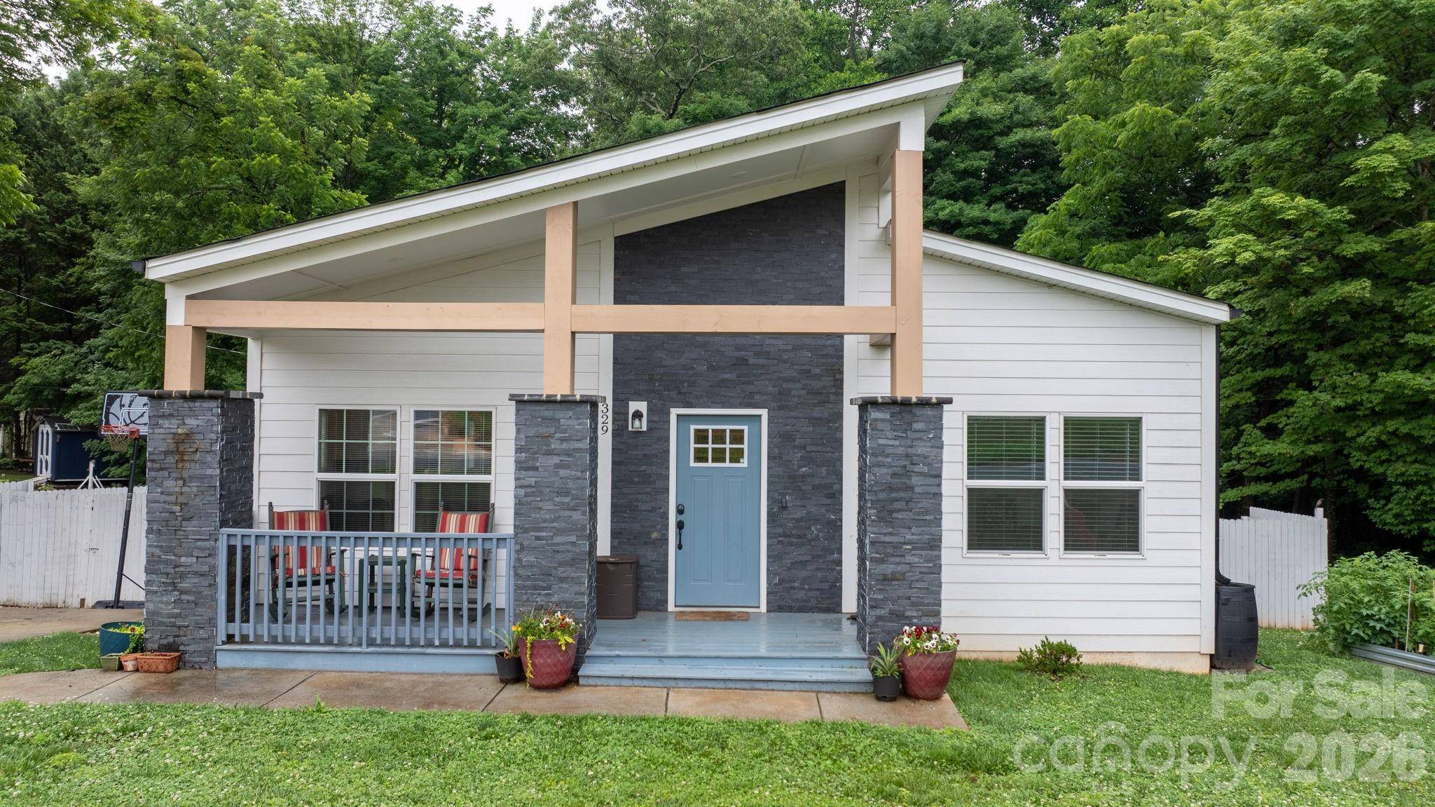 329 W F ST, Newton, NC 28658