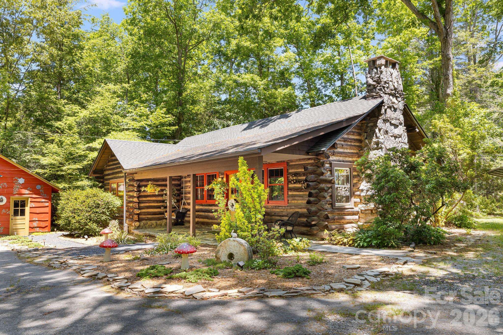 128 Tee Off LN, Hendersonville, NC 28792