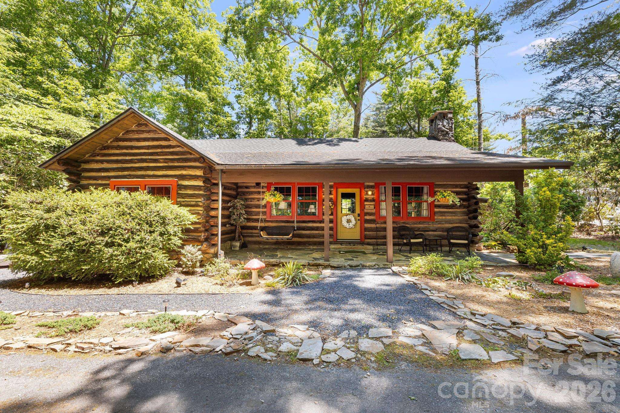 128 Tee Off LN, Hendersonville, NC 28792