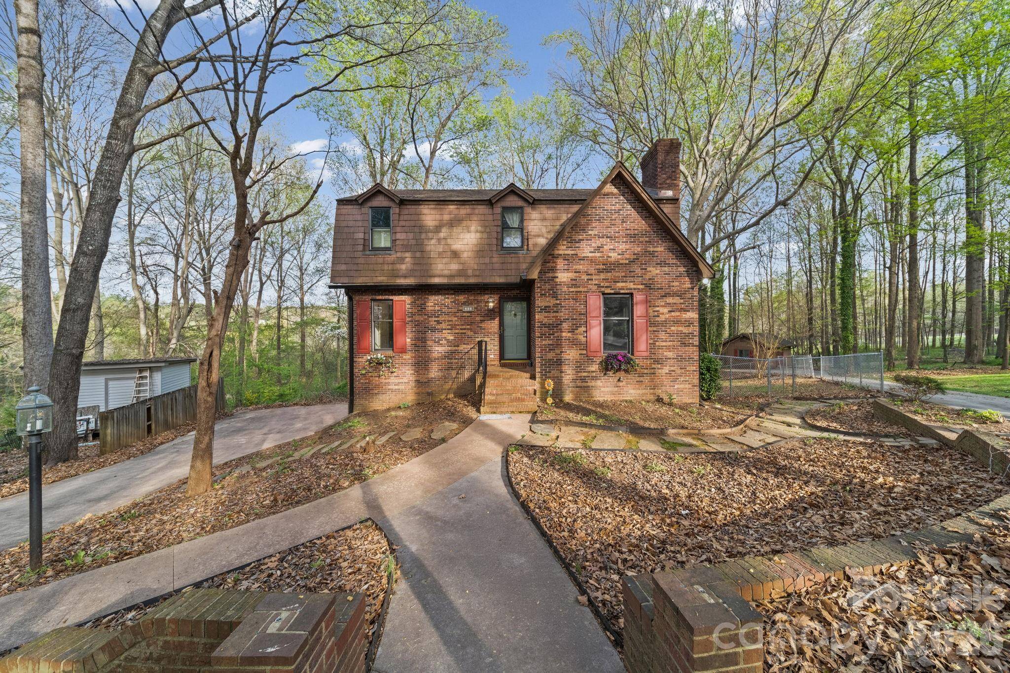 200 Maple CT, Lexington, NC 27295