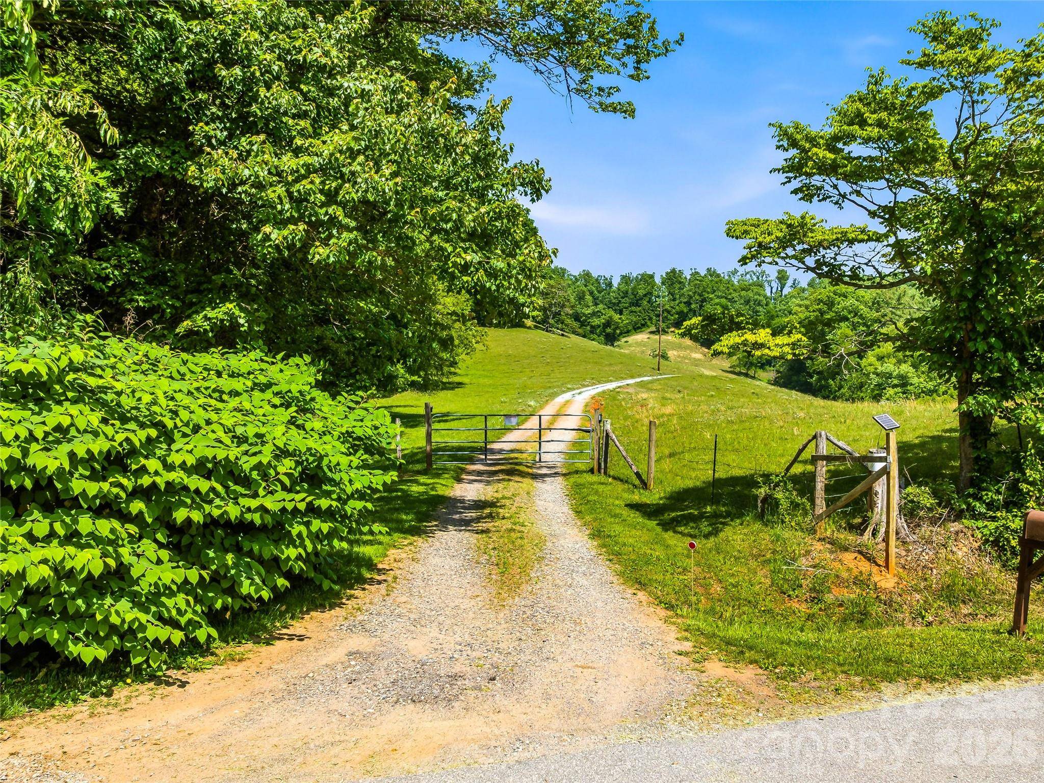 52 Chapel Hill Church RD, Asheville, NC 28803