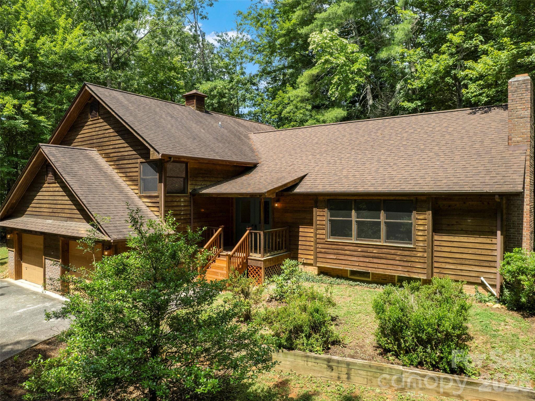 11 Tree Top DR, Arden, NC 28704