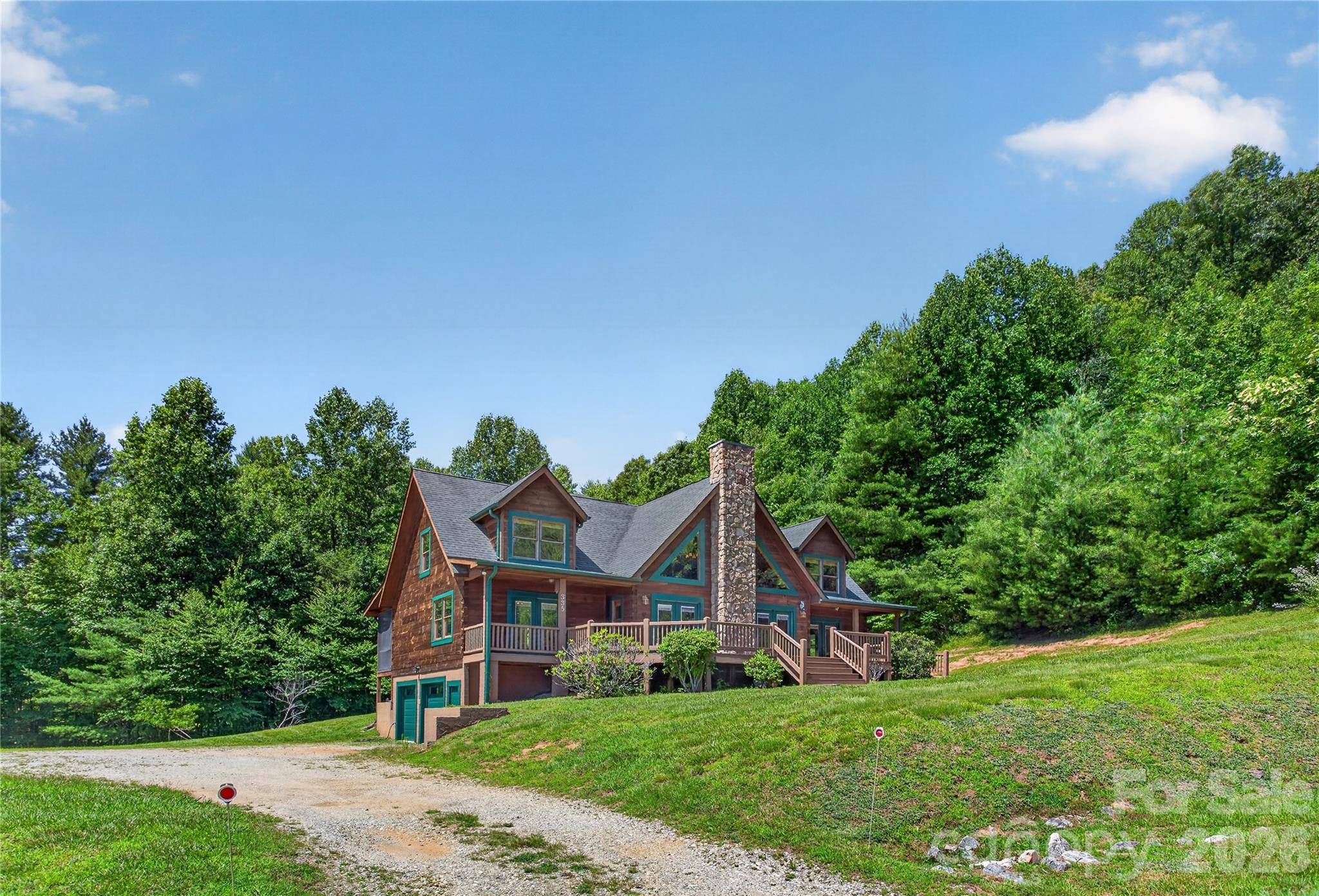 335 Whites Lake BLVD, Saluda, NC 28773