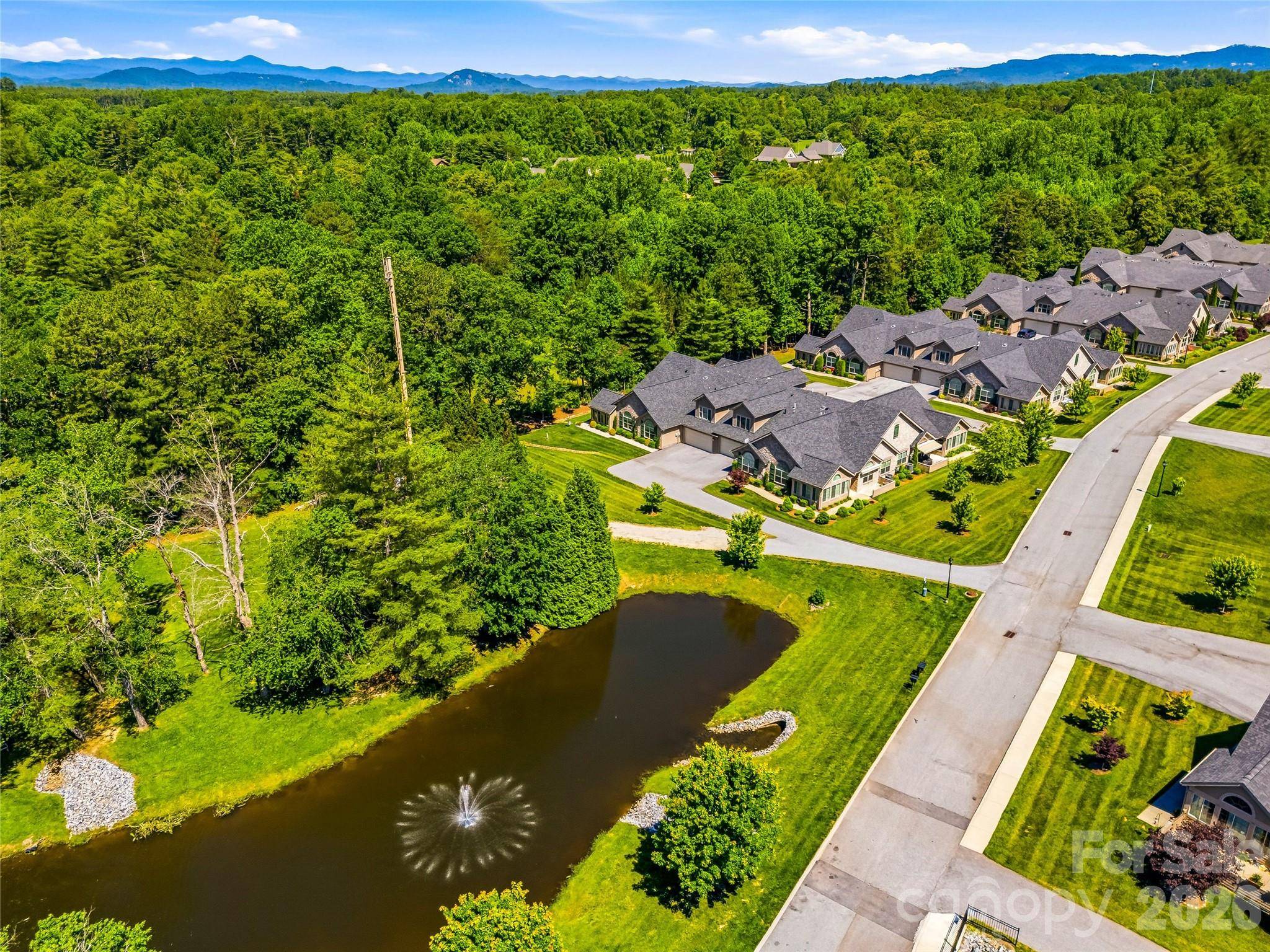 426 Summerfield PL, Flat Rock, NC 28731