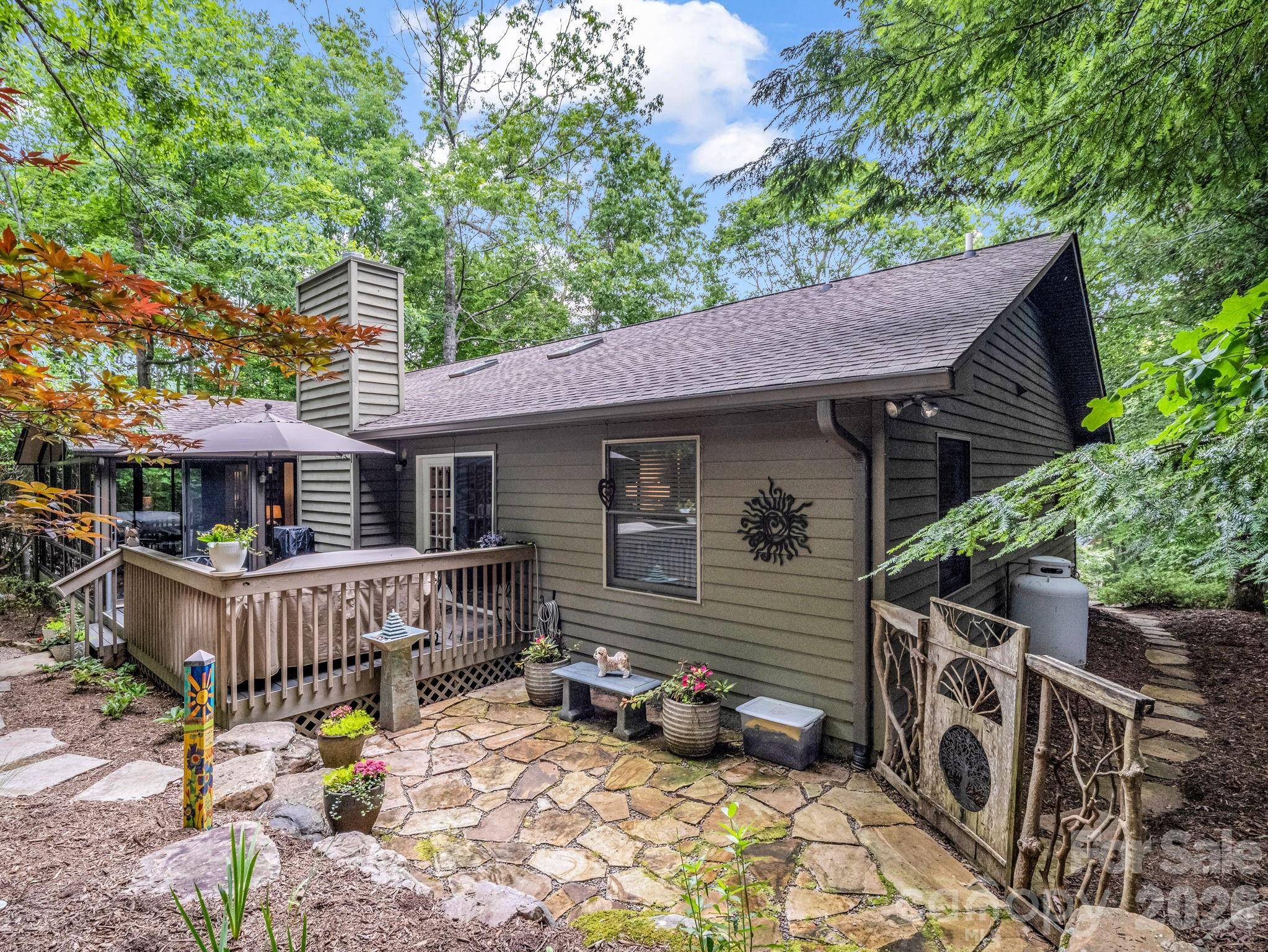 558 Middle Connestee TRL, Brevard, NC 28712