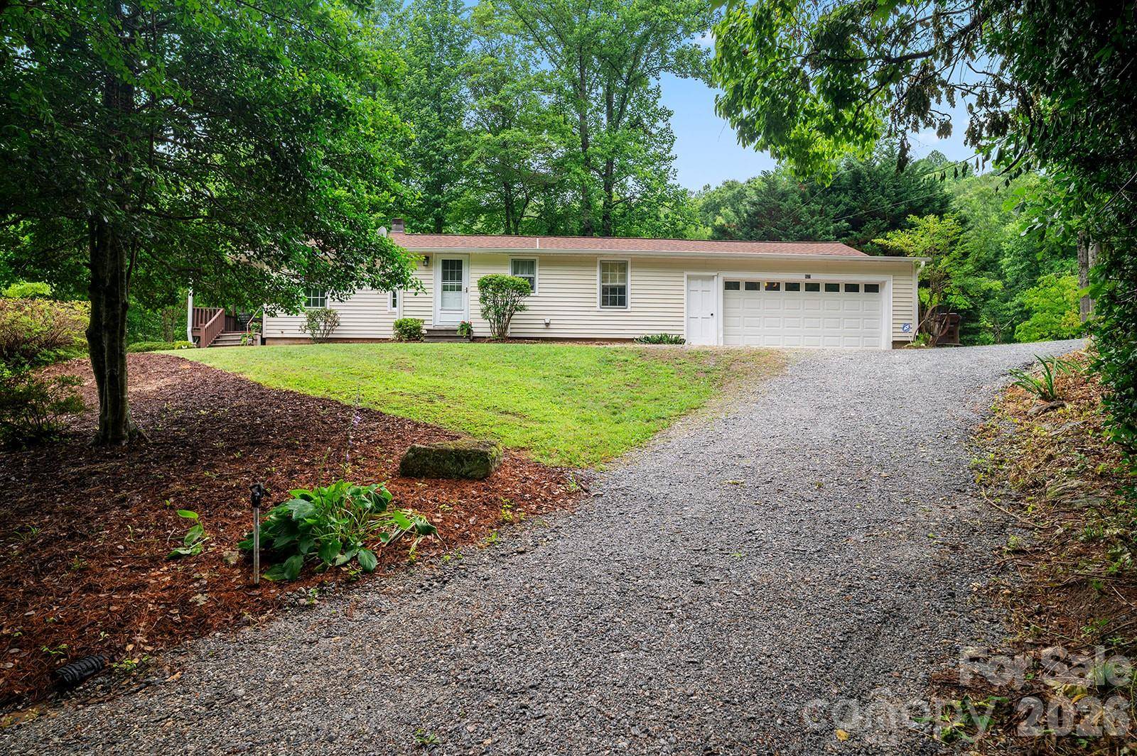 825 Gallimore RD, Flat Rock, NC 28731