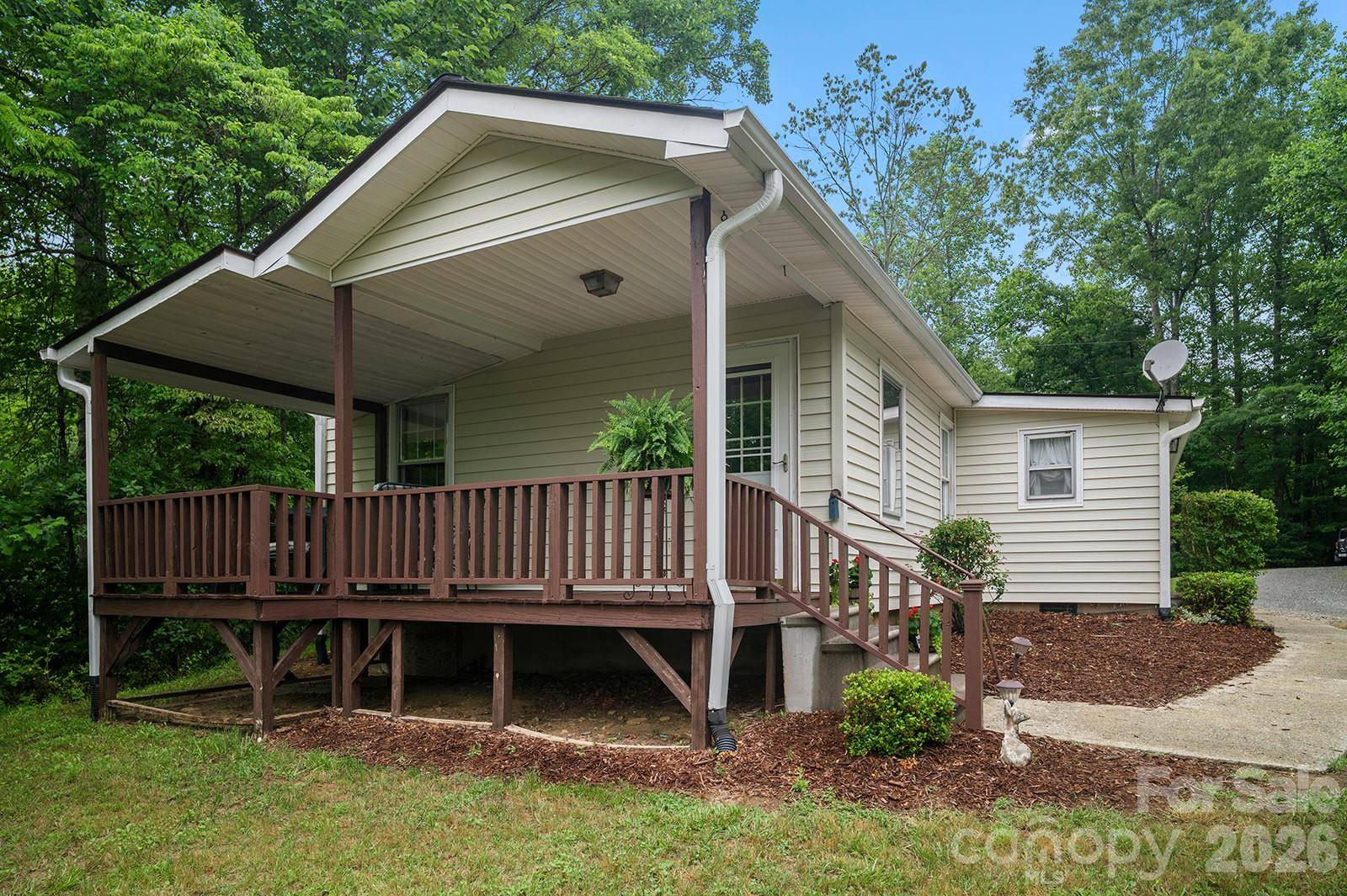 825 Gallimore RD, Flat Rock, NC 28731