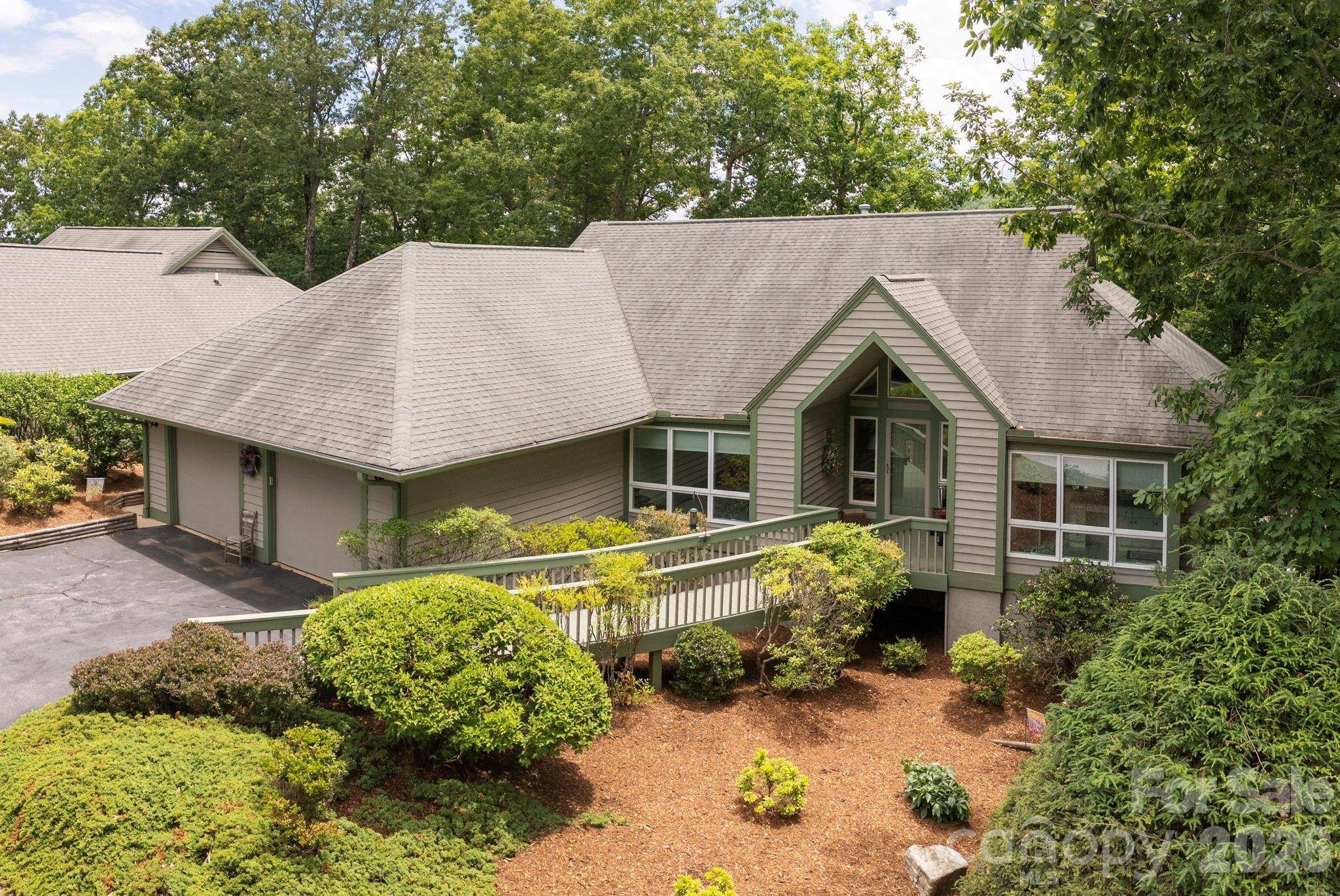 129 FOREST VIEW DR, Flat Rock, NC 28731