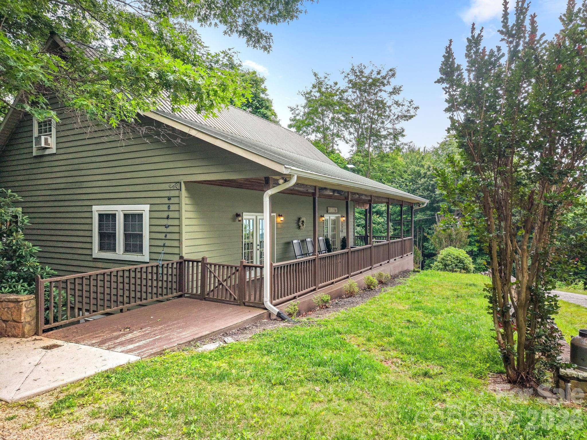 576 Grizzly RDG, Bryson City, NC 28713