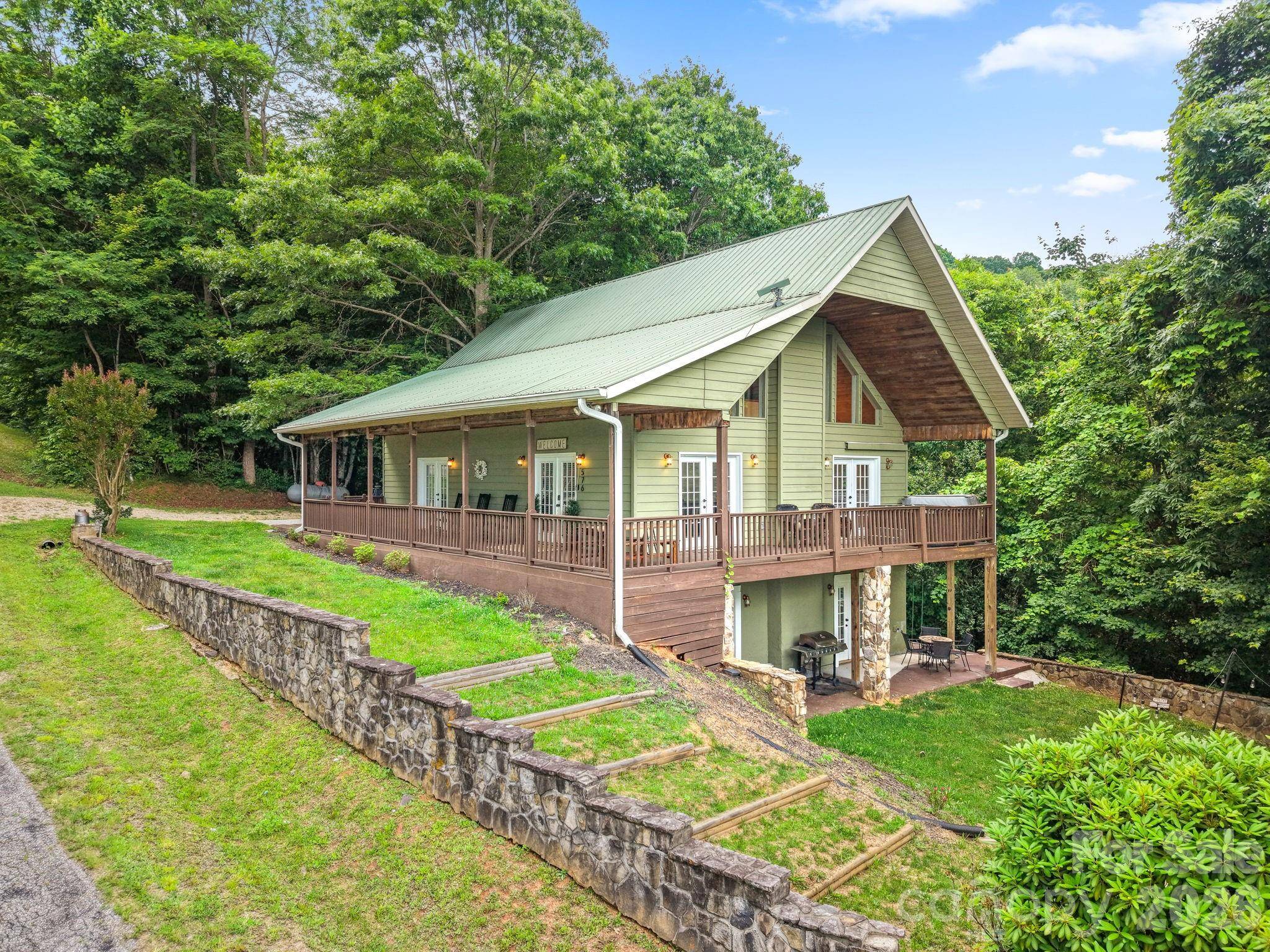 576 Grizzly RDG, Bryson City, NC 28713