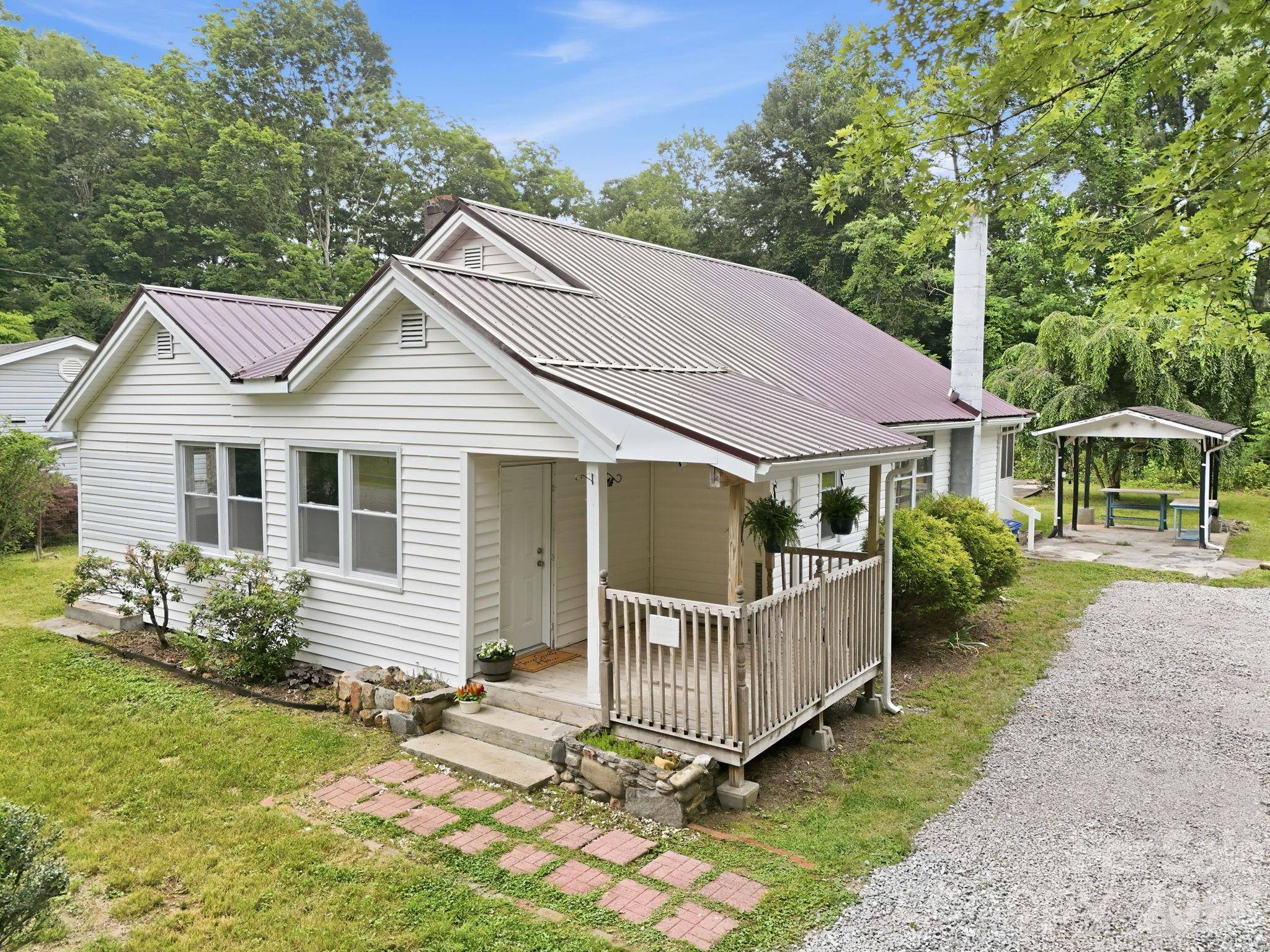 226 Vance AVE, Black Mountain, NC 28711