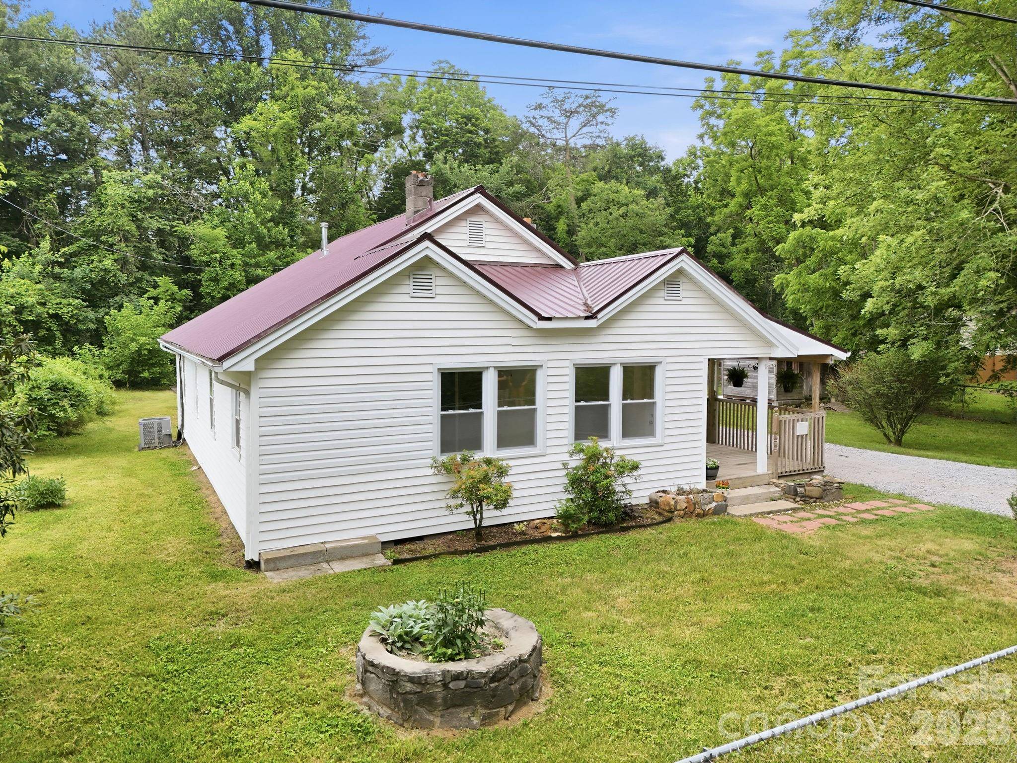 226 Vance AVE, Black Mountain, NC 28711