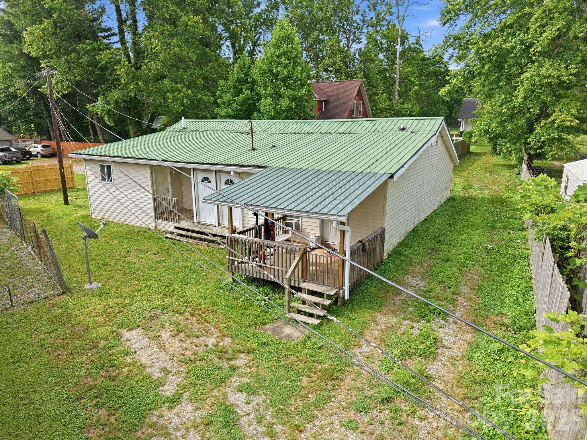 104 Jody ST, East Flat Rock, NC 28726