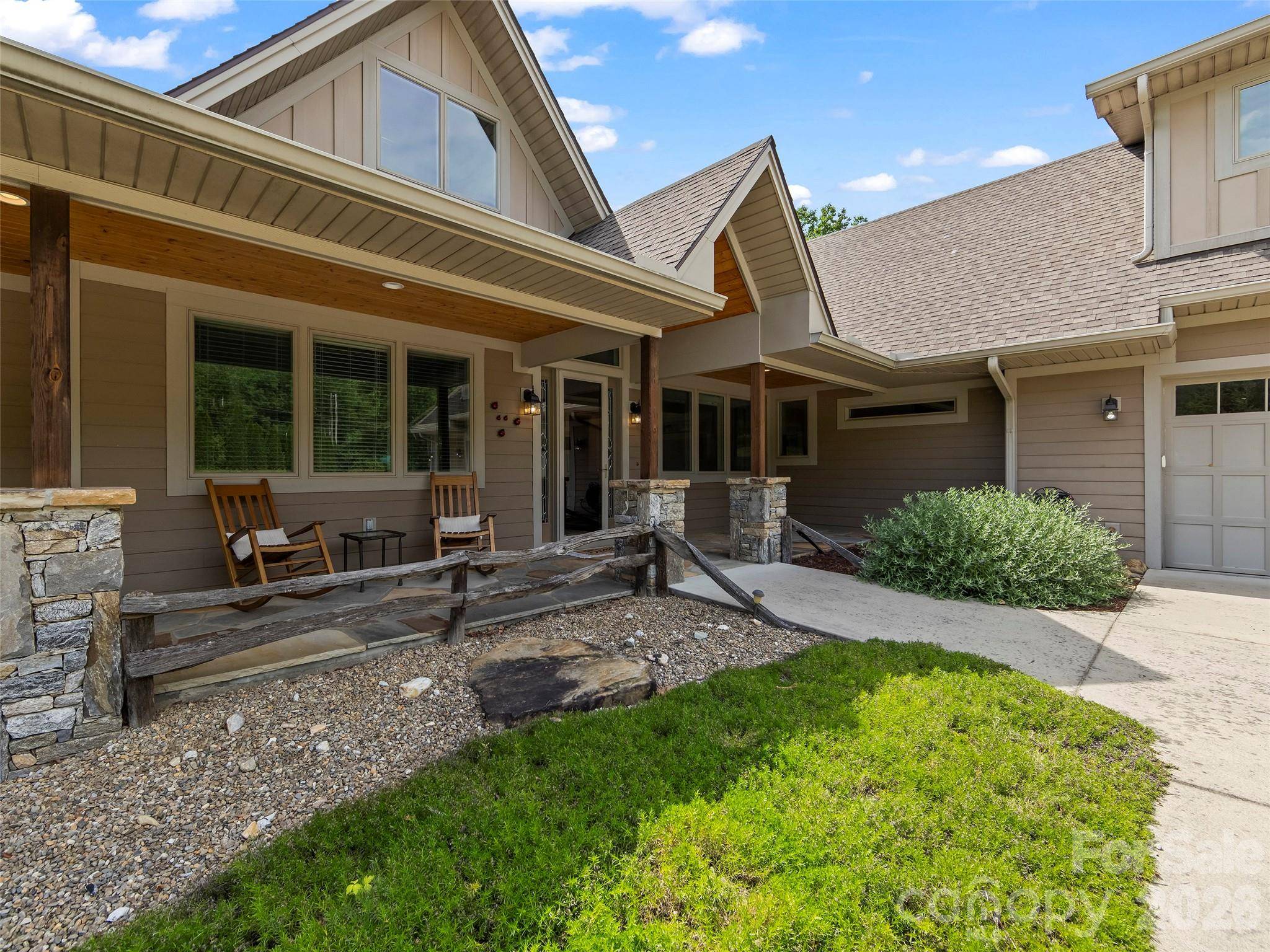 40 Shining Rock DR, Canton, NC 28716