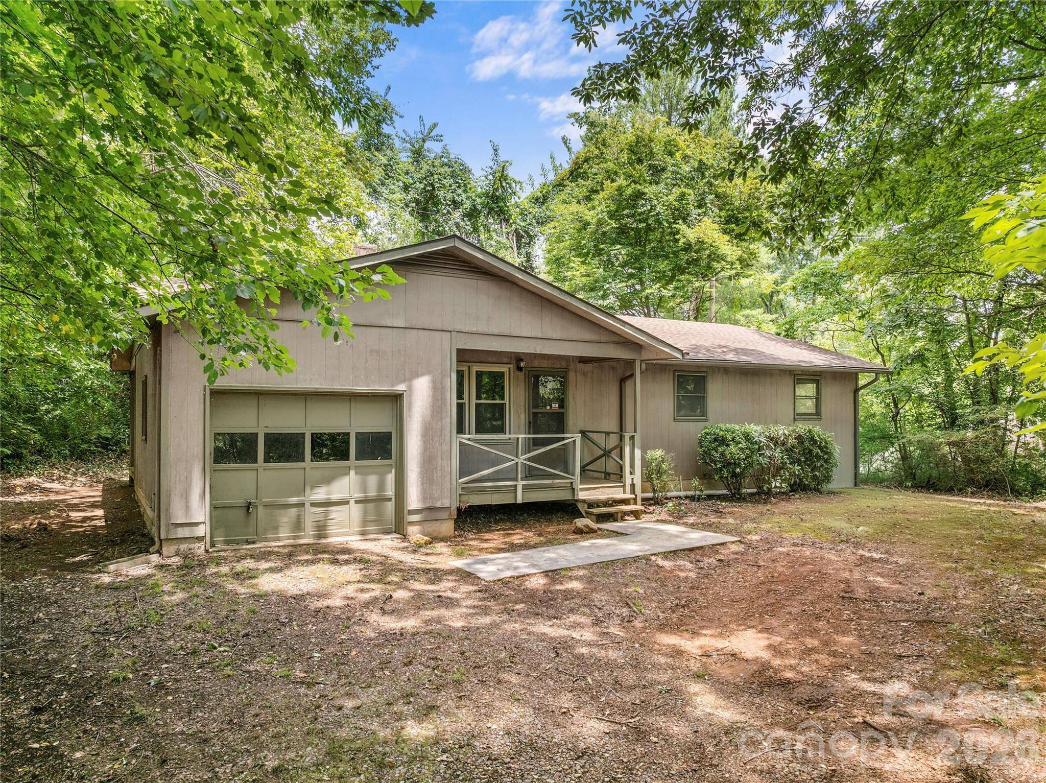 100 Stonewall AVE, Swannanoa, NC 28778