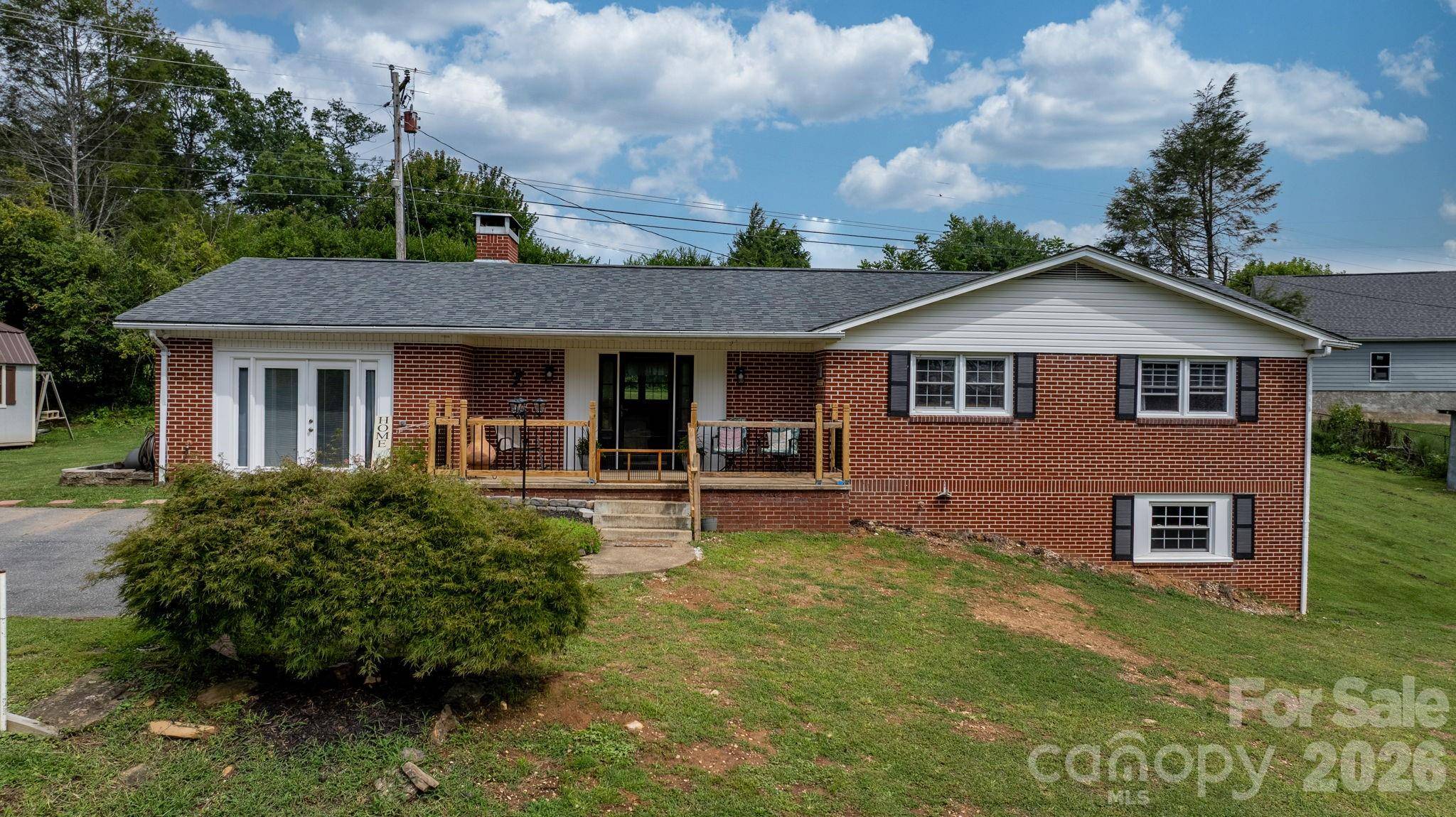 35 Glendale DR, Spruce Pine, NC 28777