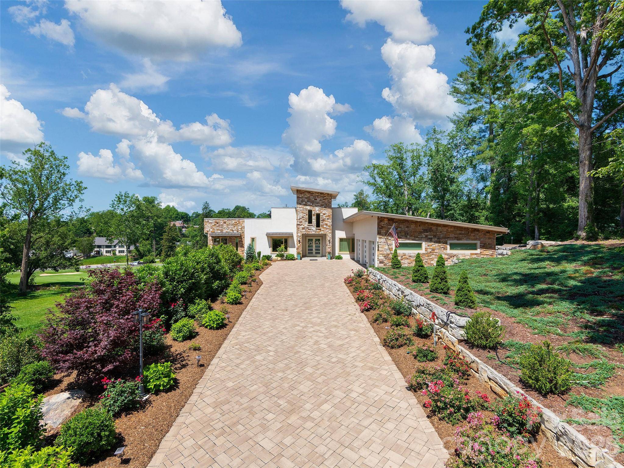 123 Wembley RD, Asheville, NC 28804