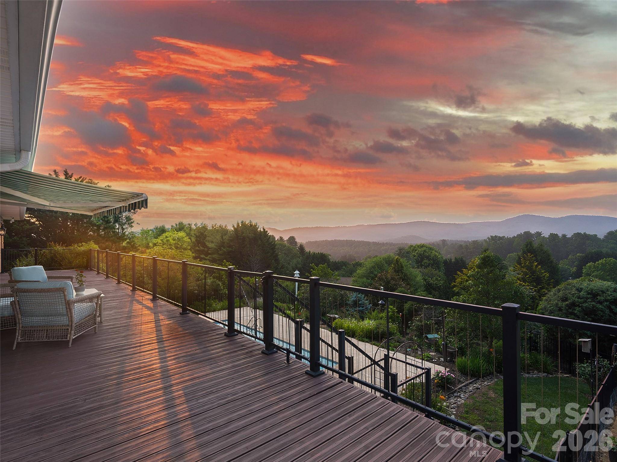 18 Thornapple DR, Hendersonville, NC 28739